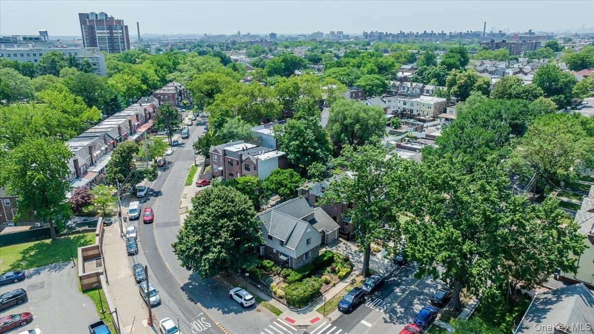 1264 Rhinelander Avenue, New York, NY, 3 Bedrooms Bedrooms, 8 Rooms Rooms,2 BathroomsBathrooms,Residential,For Rent,Rhinelander,0,1022280 1264 Rhinelander Avenue, New York, NY, 3 Bedrooms Bedrooms, 8 Rooms Rooms,2 BathroomsBathrooms,Residential,For Rent,Rhinelander,0,1022280