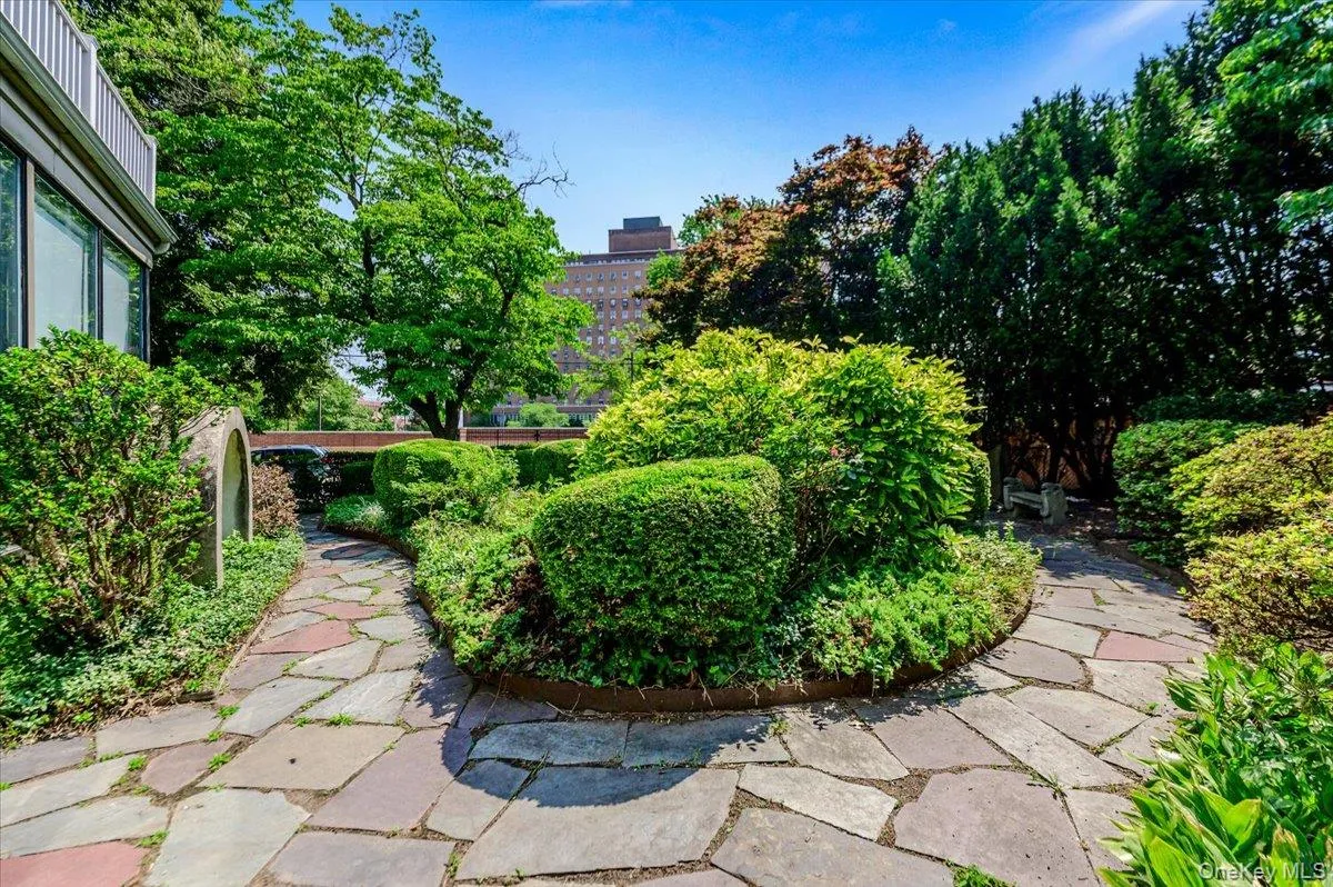1264 Rhinelander Avenue, New York, NY, 3 Bedrooms Bedrooms, 8 Rooms Rooms,2 BathroomsBathrooms,Residential,For Rent,Rhinelander,0,1022280 1264 Rhinelander Avenue, New York, NY, 3 Bedrooms Bedrooms, 8 Rooms Rooms,2 BathroomsBathrooms,Residential,For Rent,Rhinelander,0,1022280