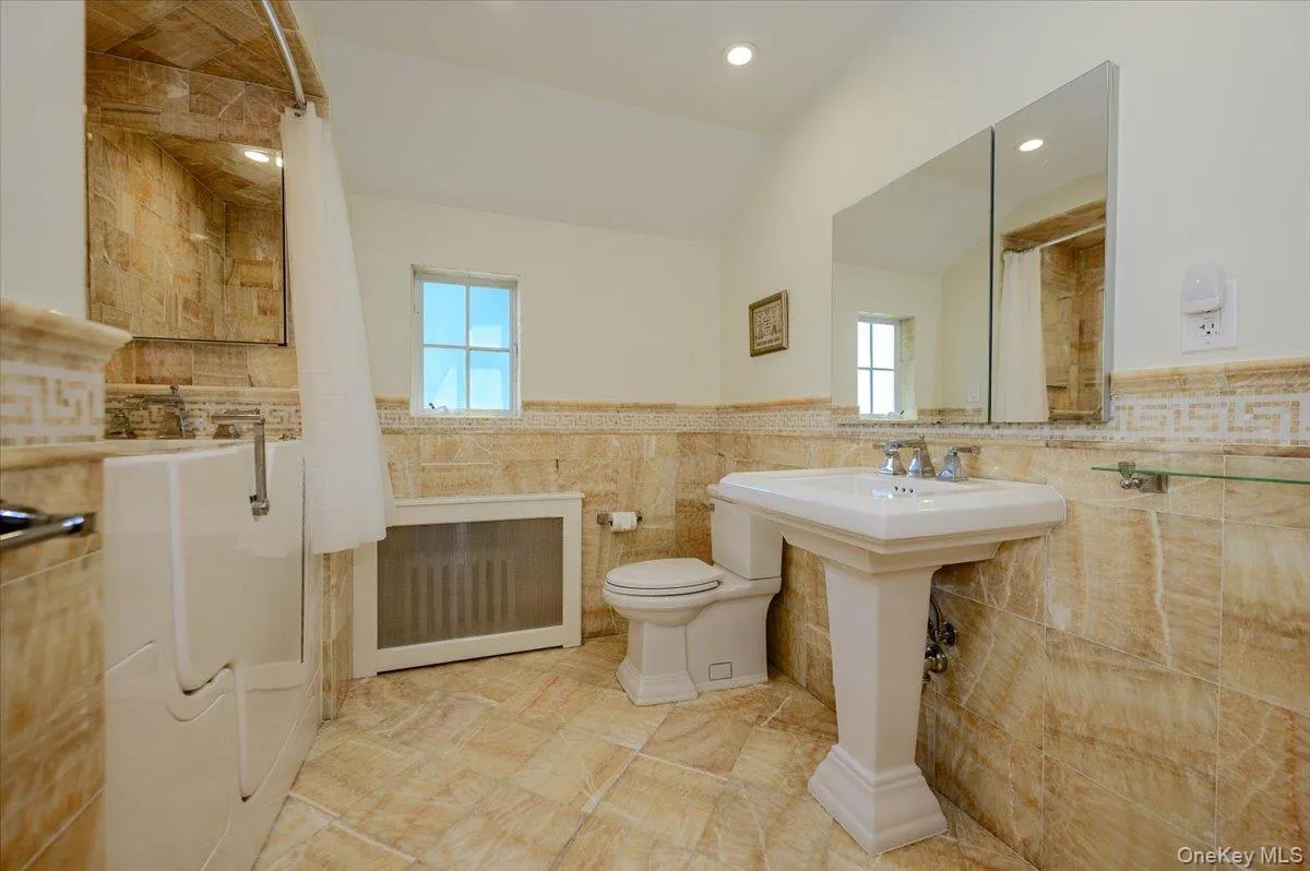 1264 Rhinelander Avenue, New York, NY, 3 Bedrooms Bedrooms, 8 Rooms Rooms,2 BathroomsBathrooms,Residential,For Rent,Rhinelander,0,1022280 1264 Rhinelander Avenue, New York, NY, 3 Bedrooms Bedrooms, 8 Rooms Rooms,2 BathroomsBathrooms,Residential,For Rent,Rhinelander,0,1022280