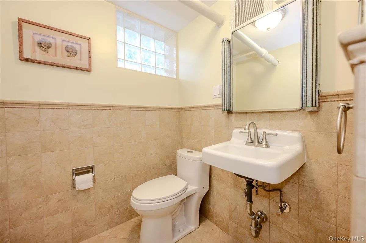 1264 Rhinelander Avenue, New York, NY, 3 Bedrooms Bedrooms, 8 Rooms Rooms,2 BathroomsBathrooms,Residential,For Rent,Rhinelander,0,1022280 1264 Rhinelander Avenue, New York, NY, 3 Bedrooms Bedrooms, 8 Rooms Rooms,2 BathroomsBathrooms,Residential,For Rent,Rhinelander,0,1022280