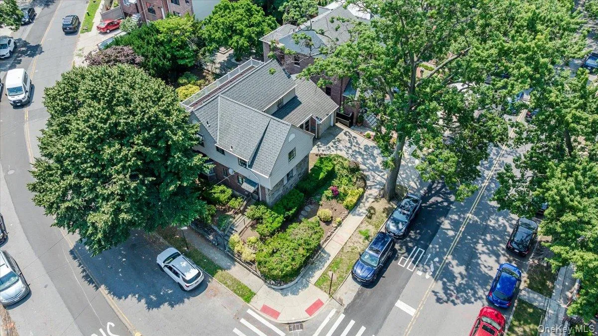 1264 Rhinelander Avenue, New York, NY, 3 Bedrooms Bedrooms, 8 Rooms Rooms,2 BathroomsBathrooms,Residential,For Rent,Rhinelander,0,1022280 1264 Rhinelander Avenue, New York, NY, 3 Bedrooms Bedrooms, 8 Rooms Rooms,2 BathroomsBathrooms,Residential,For Rent,Rhinelander,0,1022280