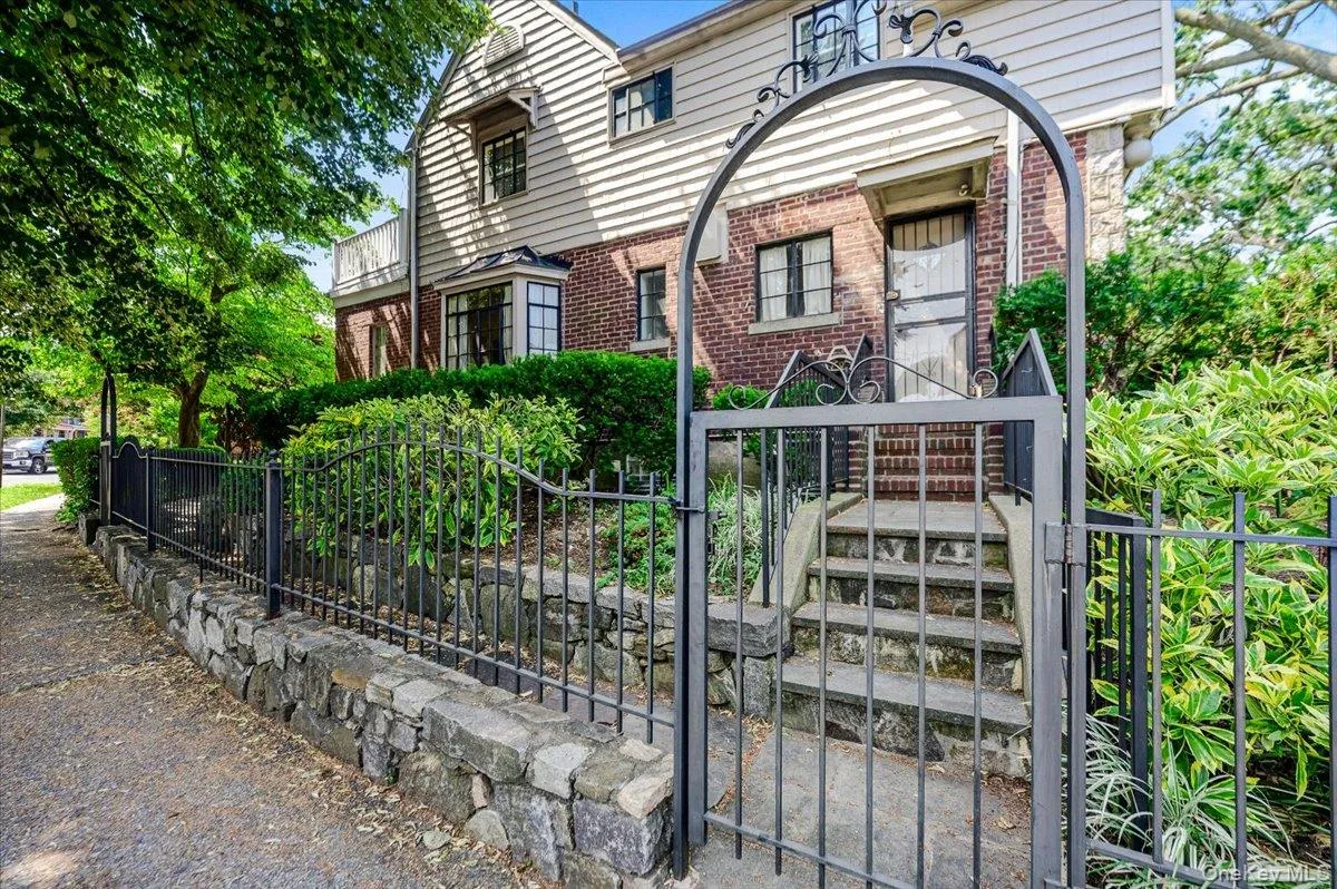 1264 Rhinelander Avenue, New York, NY, 3 Bedrooms Bedrooms, 8 Rooms Rooms,2 BathroomsBathrooms,Residential,For Rent,Rhinelander,0,1022280 1264 Rhinelander Avenue, New York, NY, 3 Bedrooms Bedrooms, 8 Rooms Rooms,2 BathroomsBathrooms,Residential,For Rent,Rhinelander,0,1022280
