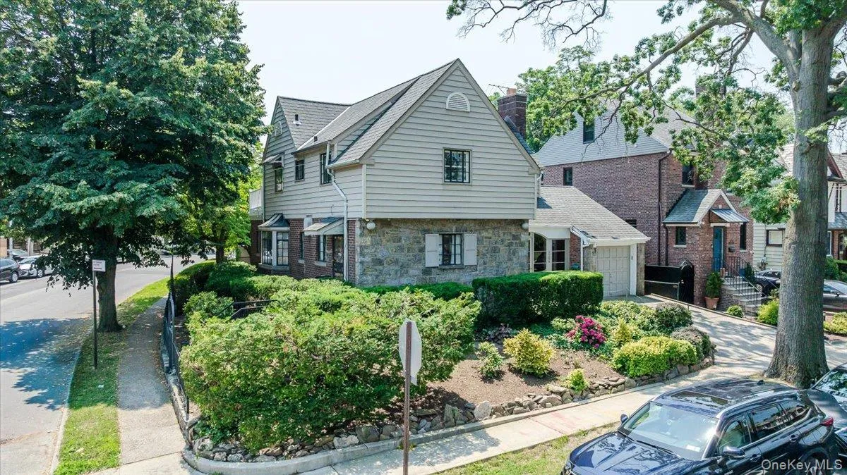 1264 Rhinelander Avenue, New York, NY, 3 Bedrooms Bedrooms, 8 Rooms Rooms,2 BathroomsBathrooms,Residential,For Rent,Rhinelander,0,1022280 1264 Rhinelander Avenue, New York, NY, 3 Bedrooms Bedrooms, 8 Rooms Rooms,2 BathroomsBathrooms,Residential,For Rent,Rhinelander,0,1022280