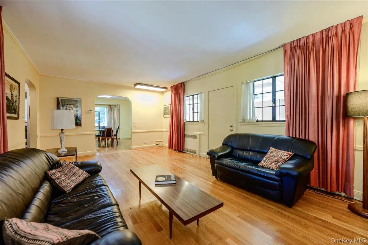 1264 Rhinelander Avenue, New York, NY, 3 Bedrooms Bedrooms, 8 Rooms Rooms,2 BathroomsBathrooms,Residential,For Rent,Rhinelander,0,1022280 1264 Rhinelander Avenue, New York, NY, 3 Bedrooms Bedrooms, 8 Rooms Rooms,2 BathroomsBathrooms,Residential,For Rent,Rhinelander,0,1022280