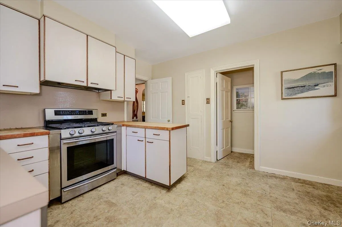 1264 Rhinelander Avenue, New York, NY, 3 Bedrooms Bedrooms, 8 Rooms Rooms,2 BathroomsBathrooms,Residential,For Rent,Rhinelander,0,1022280 1264 Rhinelander Avenue, New York, NY, 3 Bedrooms Bedrooms, 8 Rooms Rooms,2 BathroomsBathrooms,Residential,For Rent,Rhinelander,0,1022280