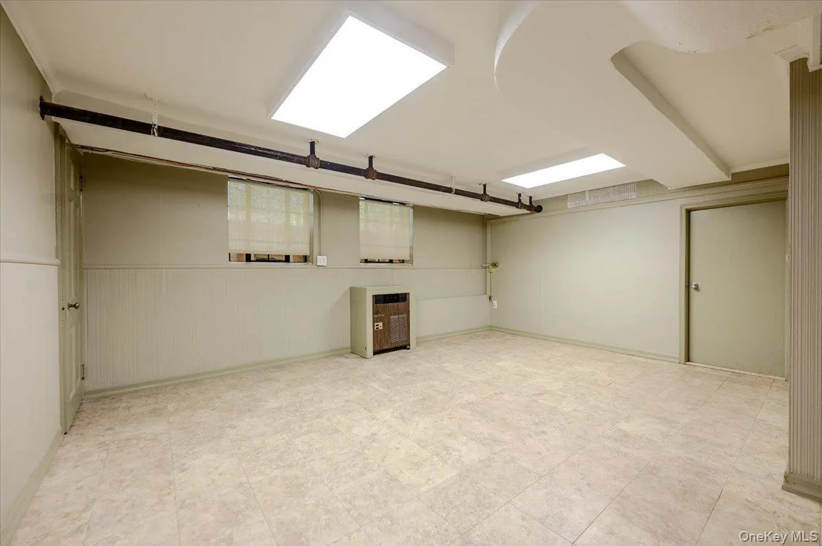 1264 Rhinelander Avenue, New York, NY, 3 Bedrooms Bedrooms, 8 Rooms Rooms,2 BathroomsBathrooms,Residential,For Rent,Rhinelander,0,1022280 1264 Rhinelander Avenue, New York, NY, 3 Bedrooms Bedrooms, 8 Rooms Rooms,2 BathroomsBathrooms,Residential,For Rent,Rhinelander,0,1022280