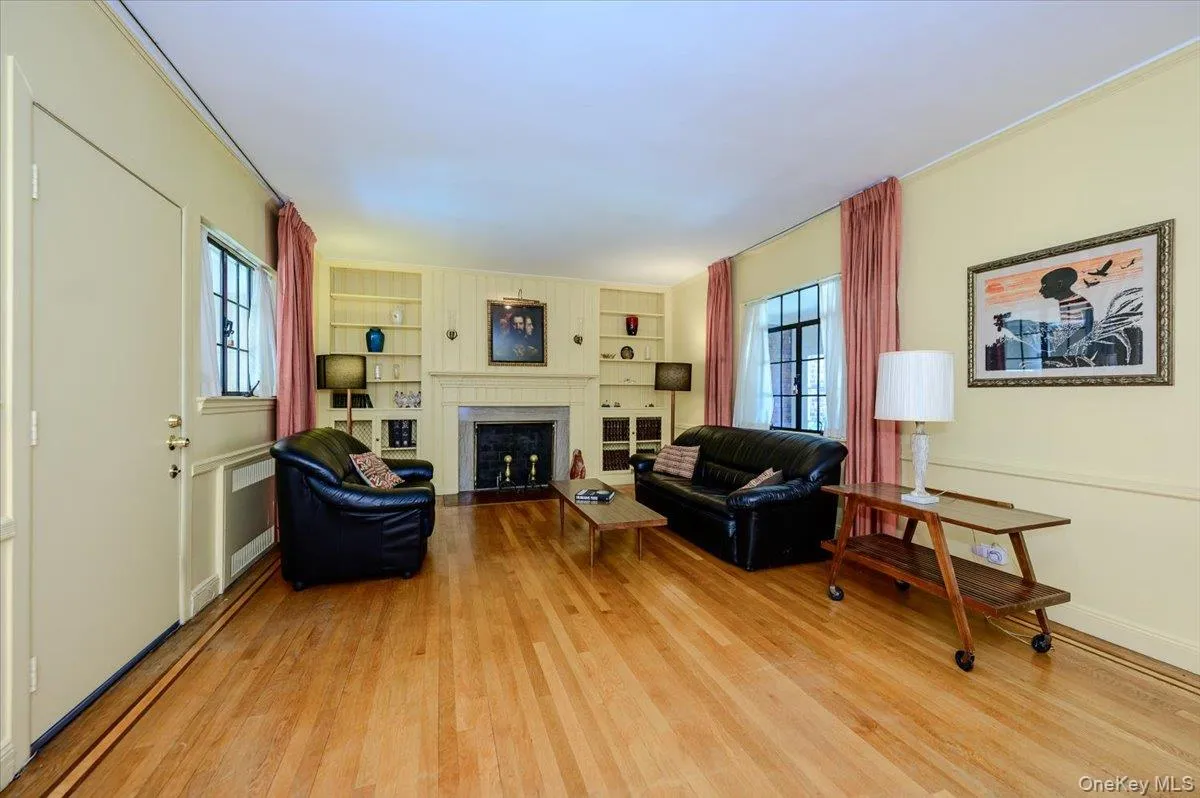 1264 Rhinelander Avenue, New York, NY, 3 Bedrooms Bedrooms, 8 Rooms Rooms,2 BathroomsBathrooms,Residential,For Rent,Rhinelander,0,1022280 1264 Rhinelander Avenue, New York, NY, 3 Bedrooms Bedrooms, 8 Rooms Rooms,2 BathroomsBathrooms,Residential,For Rent,Rhinelander,0,1022280