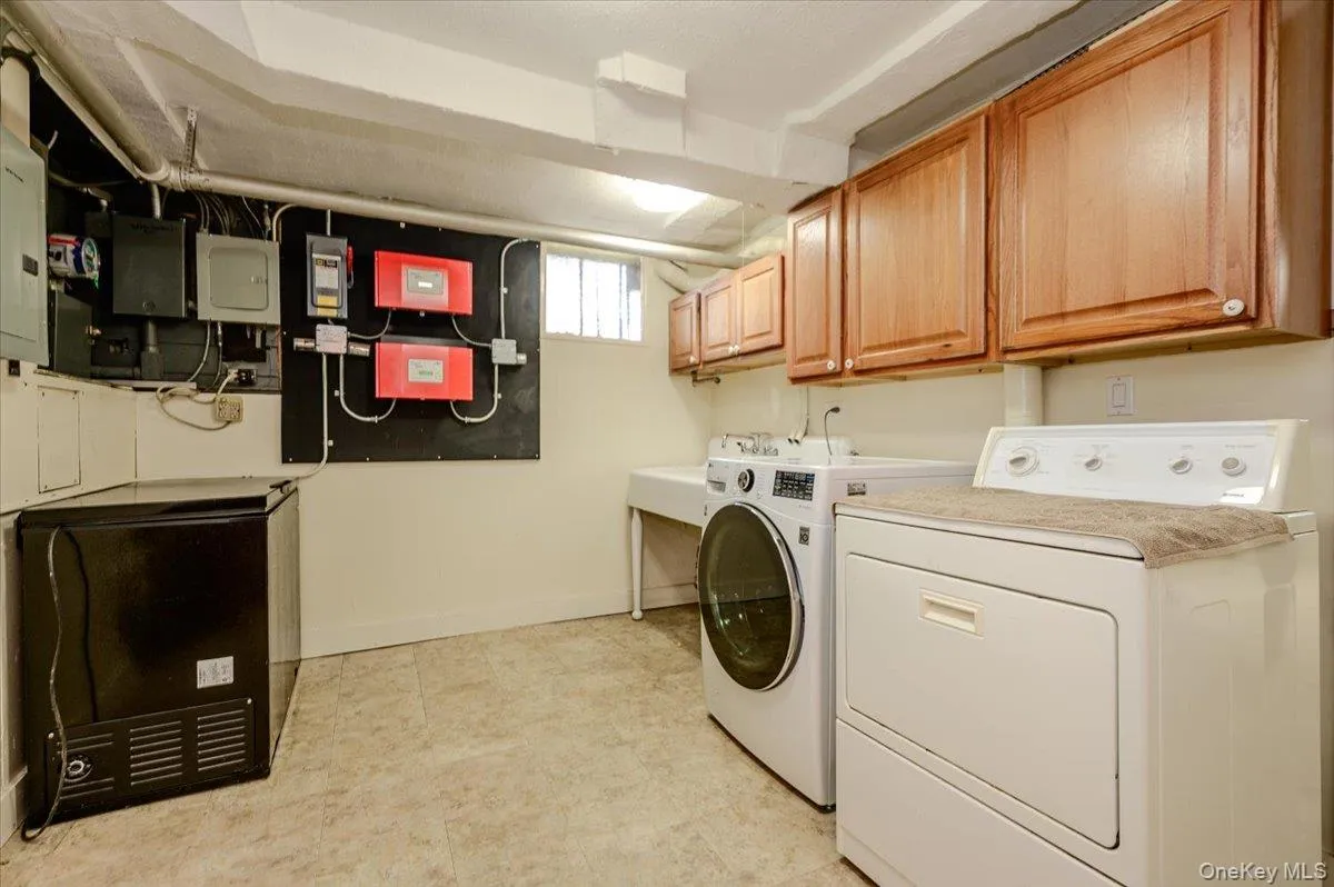 1264 Rhinelander Avenue, New York, NY, 3 Bedrooms Bedrooms, 8 Rooms Rooms,2 BathroomsBathrooms,Residential,For Rent,Rhinelander,0,1022280 1264 Rhinelander Avenue, New York, NY, 3 Bedrooms Bedrooms, 8 Rooms Rooms,2 BathroomsBathrooms,Residential,For Rent,Rhinelander,0,1022280