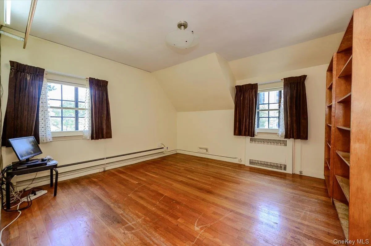 1264 Rhinelander Avenue, New York, NY, 3 Bedrooms Bedrooms, 8 Rooms Rooms,2 BathroomsBathrooms,Residential,For Rent,Rhinelander,0,1022280 1264 Rhinelander Avenue, New York, NY, 3 Bedrooms Bedrooms, 8 Rooms Rooms,2 BathroomsBathrooms,Residential,For Rent,Rhinelander,0,1022280