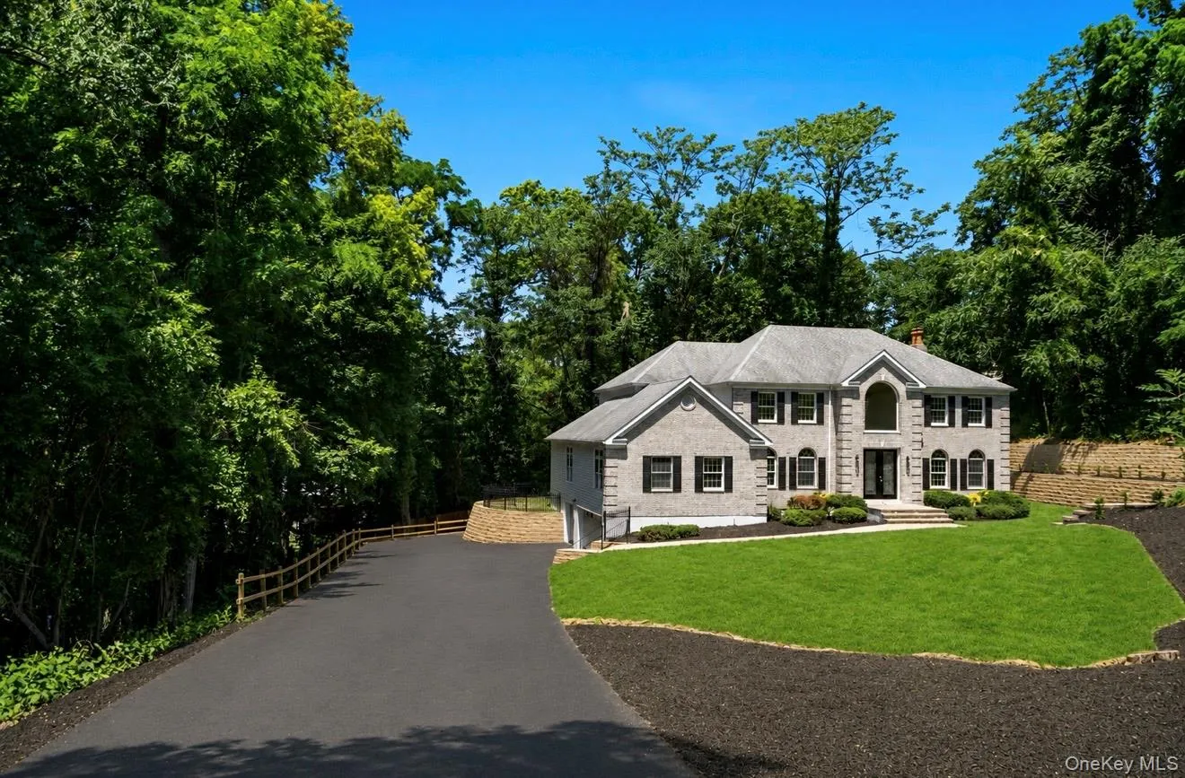 41 Cove Road, Huntington, NY, 5 Bedrooms Bedrooms, 13 Rooms Rooms,4 BathroomsBathrooms,Residential,For Rent,Cove,0,1022285 41 Cove Road, Huntington, NY, 5 Bedrooms Bedrooms, 13 Rooms Rooms,4 BathroomsBathrooms,Residential,For Rent,Cove,0,1022285