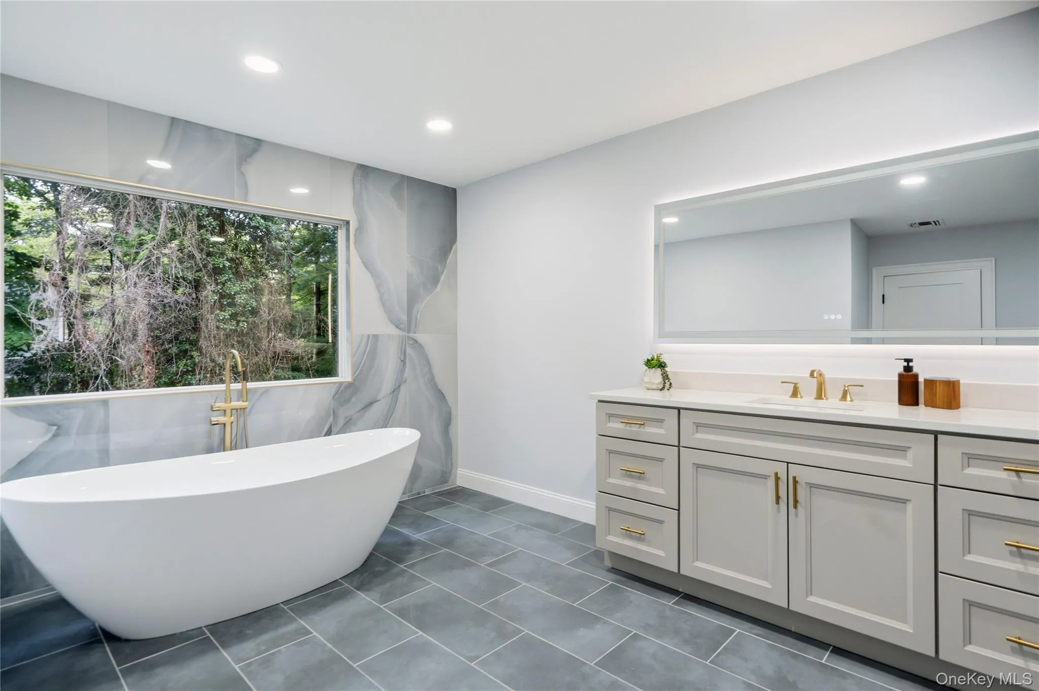 41 Cove Road, Huntington, NY, 5 Bedrooms Bedrooms, 13 Rooms Rooms,4 BathroomsBathrooms,Residential,For Rent,Cove,0,1022285 41 Cove Road, Huntington, NY, 5 Bedrooms Bedrooms, 13 Rooms Rooms,4 BathroomsBathrooms,Residential,For Rent,Cove,0,1022285