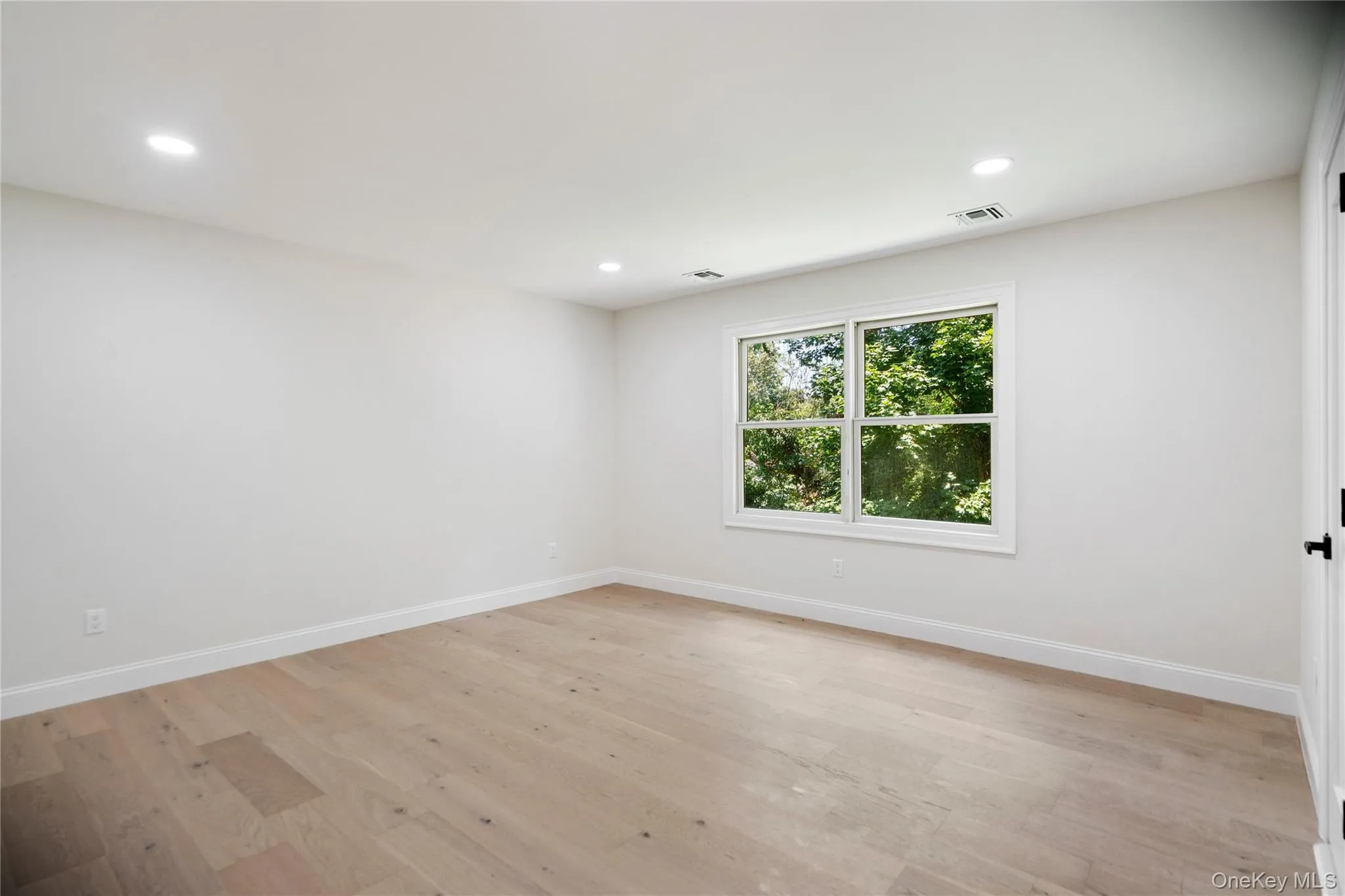 41 Cove Road, Huntington, NY, 5 Bedrooms Bedrooms, 13 Rooms Rooms,4 BathroomsBathrooms,Residential,For Rent,Cove,0,1022285 41 Cove Road, Huntington, NY, 5 Bedrooms Bedrooms, 13 Rooms Rooms,4 BathroomsBathrooms,Residential,For Rent,Cove,0,1022285