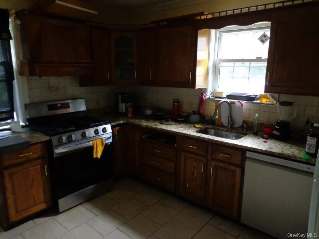 99 KITCHEN WITH GRANITE 99 KITCHEN WITH GRANITE