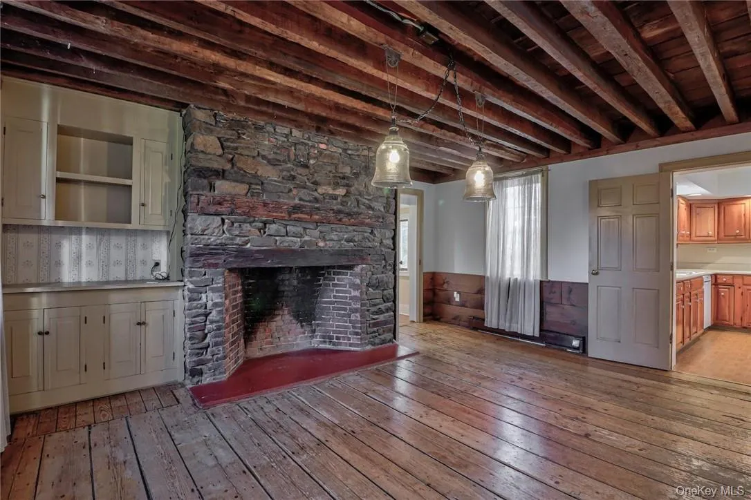 97 FAMILY ROOM 97 FAMILY ROOM