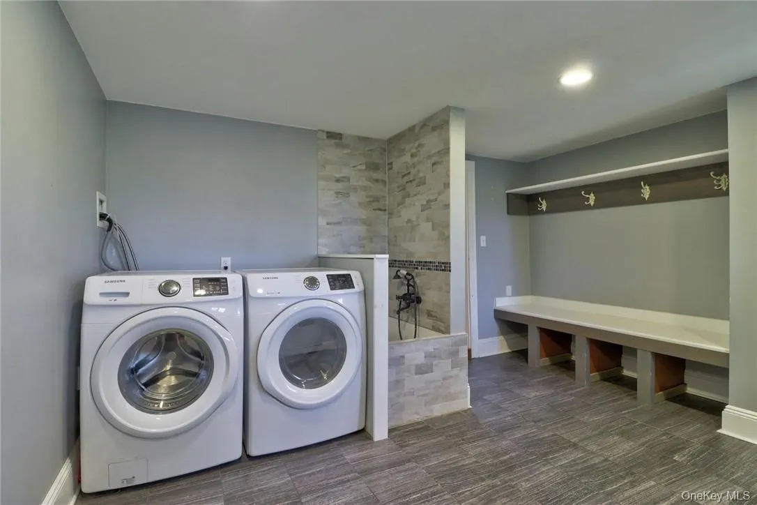 97 LAUNDRY ROOM 97 LAUNDRY ROOM