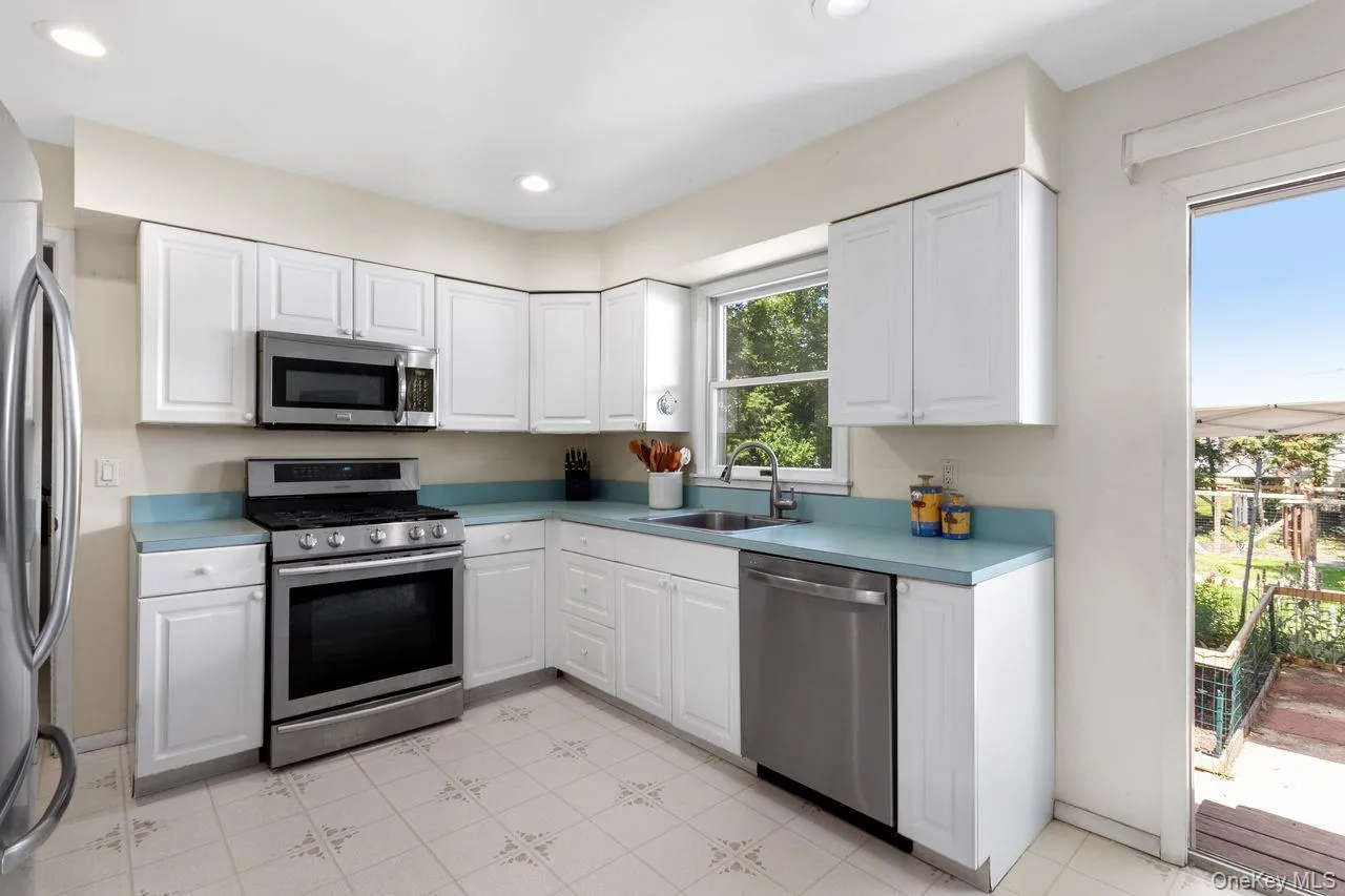 10 Sanderling Lane, Southampton, NY, 3 Bedrooms Bedrooms, 7 Rooms Rooms,1 BathroomBathrooms,Residential,For Rent,Sanderling,0,1022291 10 Sanderling Lane, Southampton, NY, 3 Bedrooms Bedrooms, 7 Rooms Rooms,1 BathroomBathrooms,Residential,For Rent,Sanderling,0,1022291