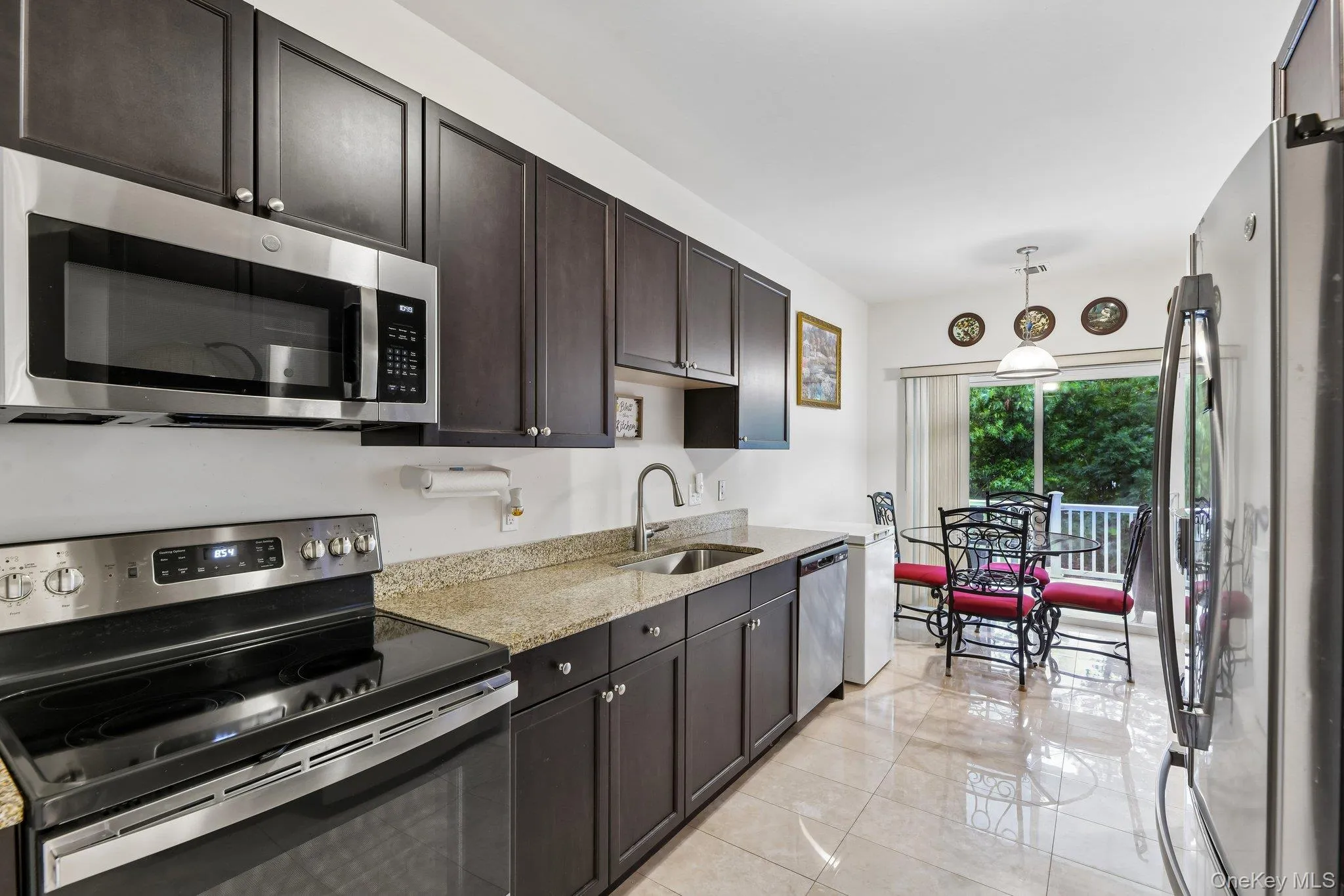 33 Greentree Court, Brookhaven, NY, 2 Bedrooms Bedrooms, 6 Rooms Rooms,2 BathroomsBathrooms,Residential,For Rent,Greentree,0,1022293 33 Greentree Court, Brookhaven, NY, 2 Bedrooms Bedrooms, 6 Rooms Rooms,2 BathroomsBathrooms,Residential,For Rent,Greentree,0,1022293