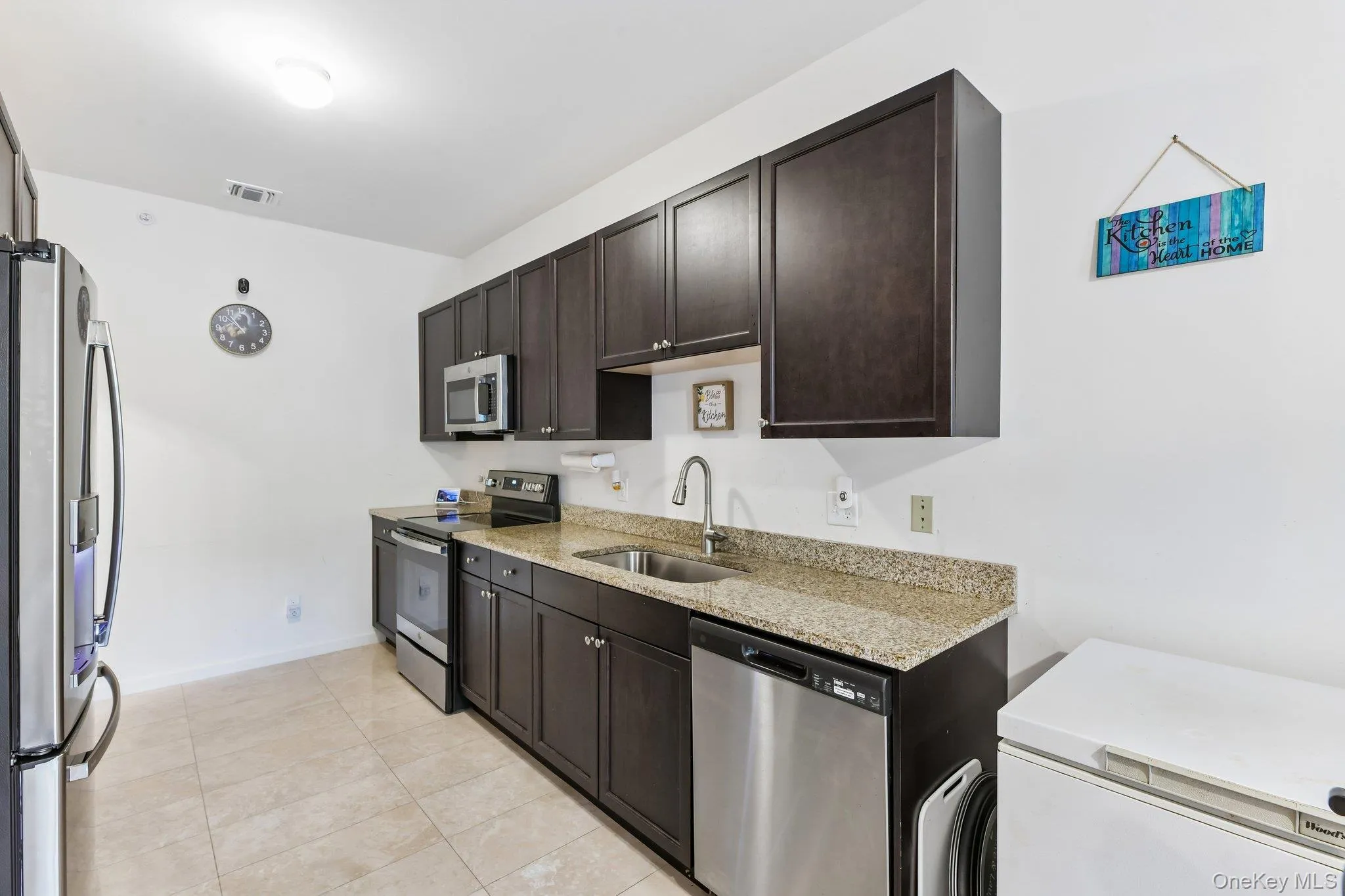 33 Greentree Court, Brookhaven, NY, 2 Bedrooms Bedrooms, 6 Rooms Rooms,2 BathroomsBathrooms,Residential,For Rent,Greentree,0,1022293 33 Greentree Court, Brookhaven, NY, 2 Bedrooms Bedrooms, 6 Rooms Rooms,2 BathroomsBathrooms,Residential,For Rent,Greentree,0,1022293