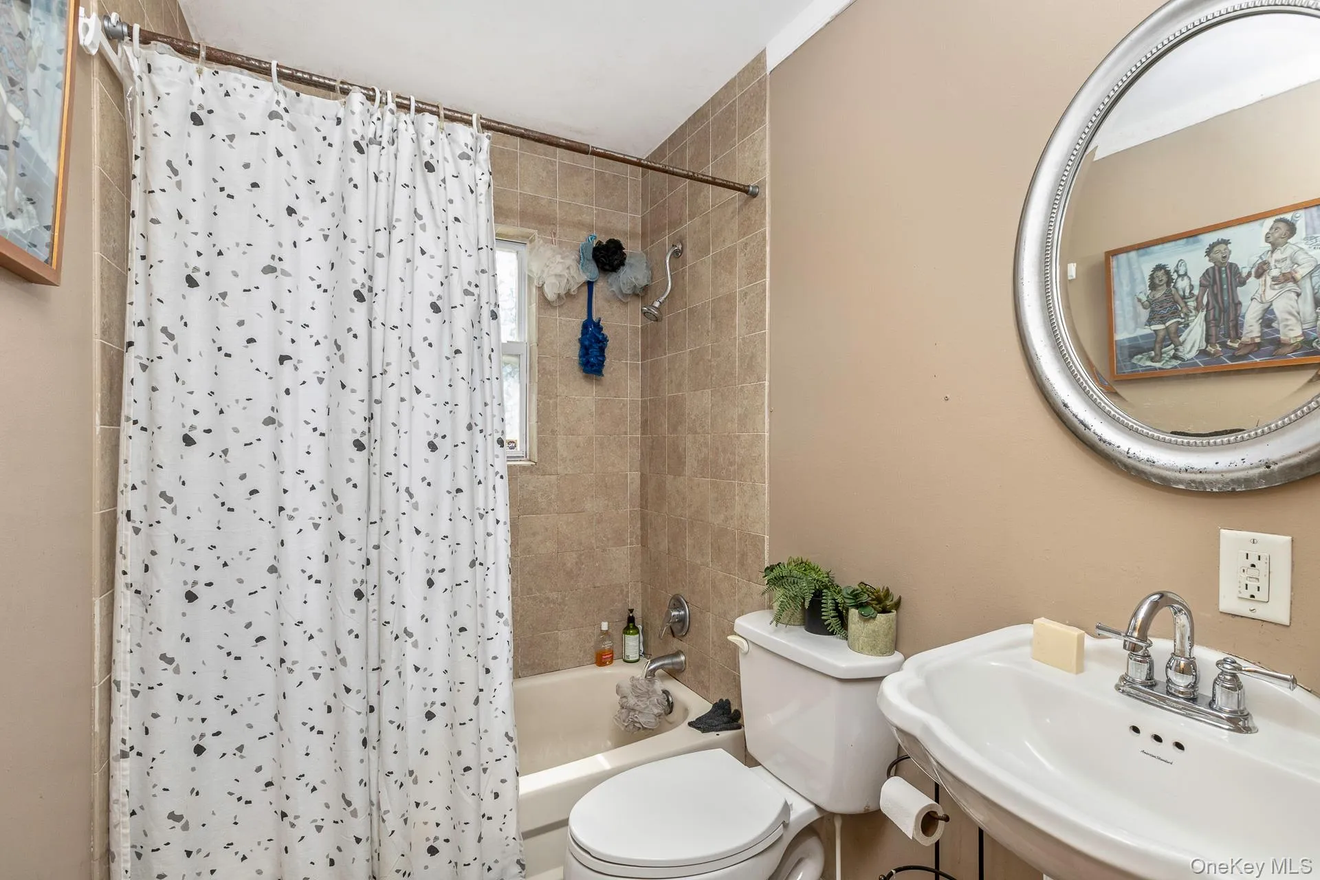 312 Peconic Avenue, Brookhaven, NY, 5 Bedrooms Bedrooms, 8 Rooms Rooms,3 BathroomsBathrooms,Residential,For Rent,Peconic,0,1022296 312 Peconic Avenue, Brookhaven, NY, 5 Bedrooms Bedrooms, 8 Rooms Rooms,3 BathroomsBathrooms,Residential,For Rent,Peconic,0,1022296