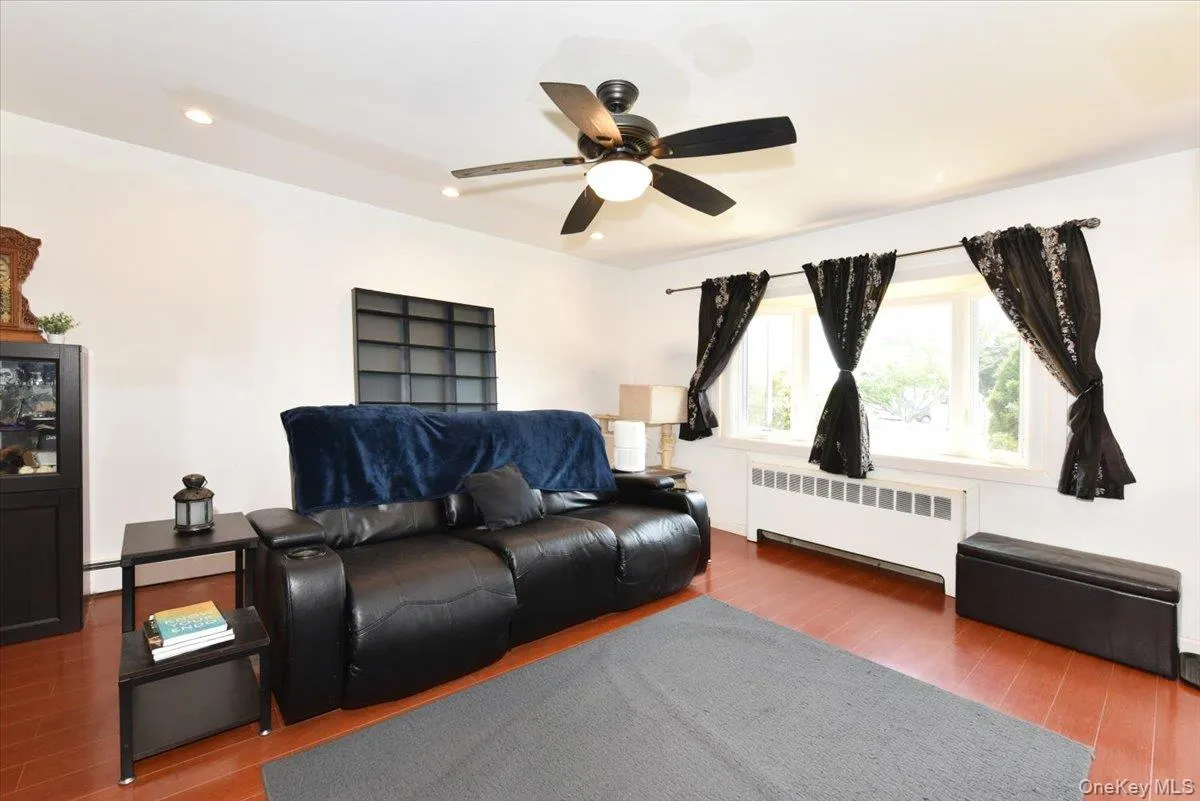 2 Ford Drive, Oyster Bay, NY, 4 Bedrooms Bedrooms, 9 Rooms Rooms,1 BathroomBathrooms,Residential,For Rent,Ford,0,1022316 2 Ford Drive, Oyster Bay, NY, 4 Bedrooms Bedrooms, 9 Rooms Rooms,1 BathroomBathrooms,Residential,For Rent,Ford,0,1022316