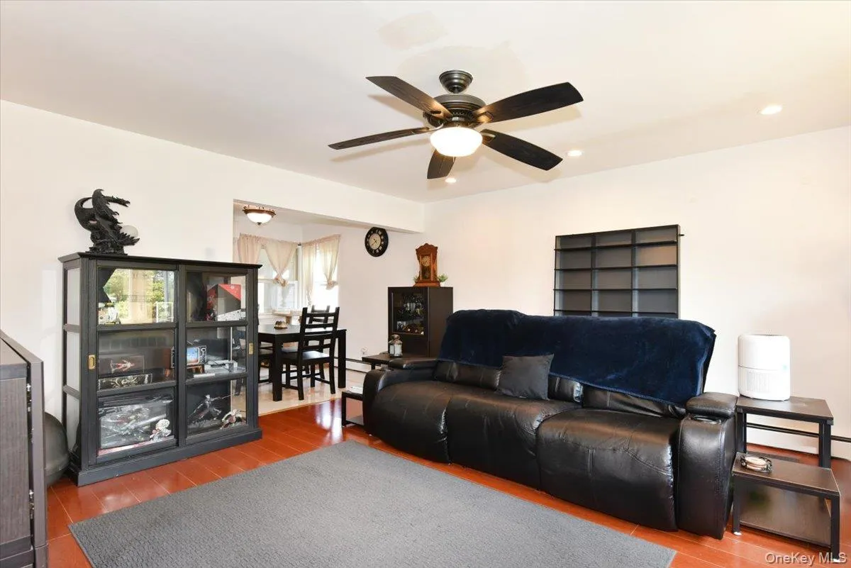 2 Ford Drive, Oyster Bay, NY, 4 Bedrooms Bedrooms, 9 Rooms Rooms,1 BathroomBathrooms,Residential,For Rent,Ford,0,1022316 2 Ford Drive, Oyster Bay, NY, 4 Bedrooms Bedrooms, 9 Rooms Rooms,1 BathroomBathrooms,Residential,For Rent,Ford,0,1022316
