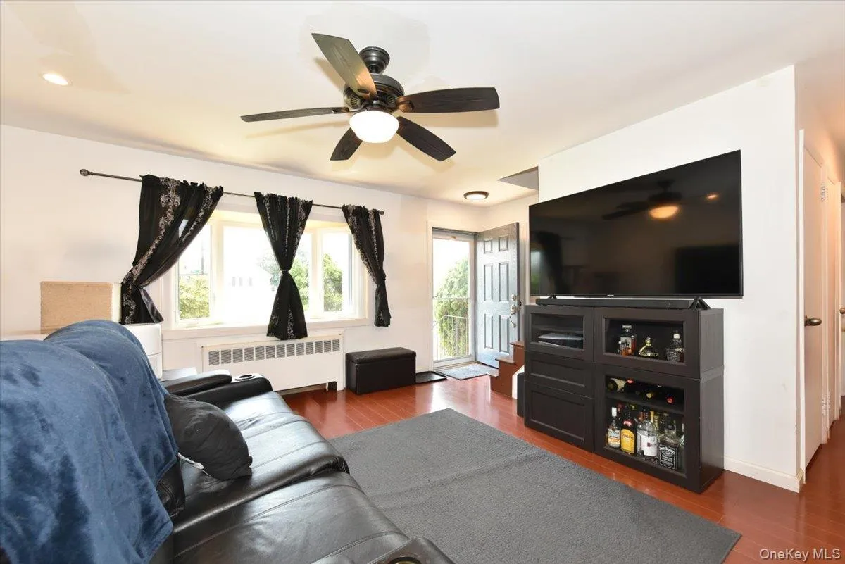2 Ford Drive, Oyster Bay, NY, 4 Bedrooms Bedrooms, 9 Rooms Rooms,1 BathroomBathrooms,Residential,For Rent,Ford,0,1022316 2 Ford Drive, Oyster Bay, NY, 4 Bedrooms Bedrooms, 9 Rooms Rooms,1 BathroomBathrooms,Residential,For Rent,Ford,0,1022316
