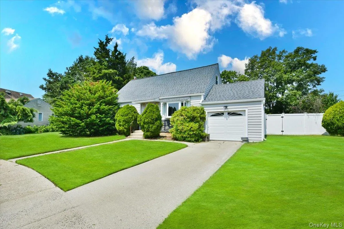 2 Ford Drive, Oyster Bay, NY, 4 Bedrooms Bedrooms, 9 Rooms Rooms,1 BathroomBathrooms,Residential,For Rent,Ford,0,1022316 2 Ford Drive, Oyster Bay, NY, 4 Bedrooms Bedrooms, 9 Rooms Rooms,1 BathroomBathrooms,Residential,For Rent,Ford,0,1022316