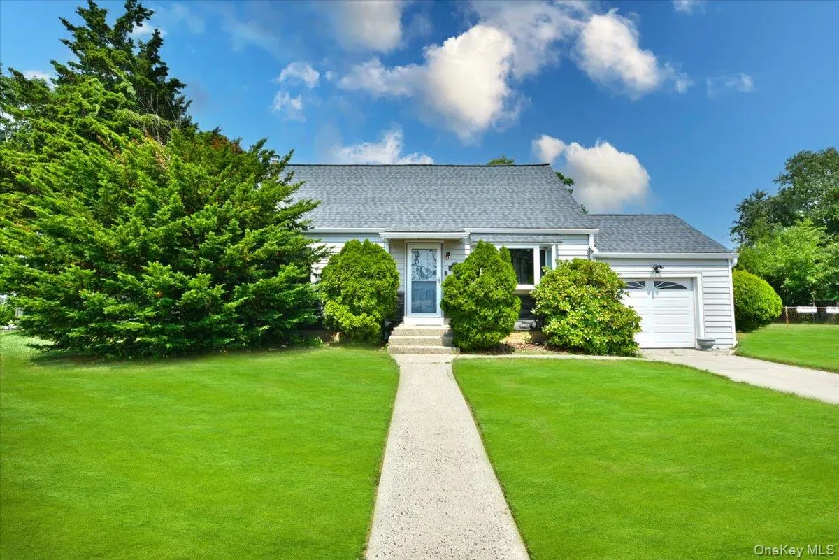 2 Ford Drive, Oyster Bay, NY, 4 Bedrooms Bedrooms, 9 Rooms Rooms,1 BathroomBathrooms,Residential,For Rent,Ford,0,1022316 2 Ford Drive, Oyster Bay, NY, 4 Bedrooms Bedrooms, 9 Rooms Rooms,1 BathroomBathrooms,Residential,For Rent,Ford,0,1022316