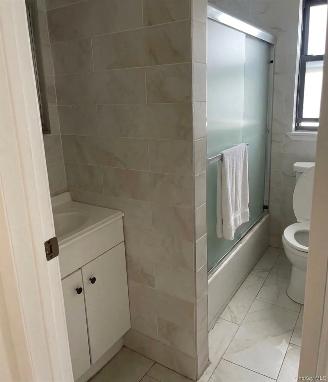 7 BOND Street, North Hempstead, NY, 2 Bedrooms Bedrooms, 4 Rooms Rooms,1 BathroomBathrooms,Residential Lease,For Rent,BOND,0,1022336 7 BOND Street, North Hempstead, NY, 2 Bedrooms Bedrooms, 4 Rooms Rooms,1 BathroomBathrooms,Residential Lease,For Rent,BOND,0,1022336