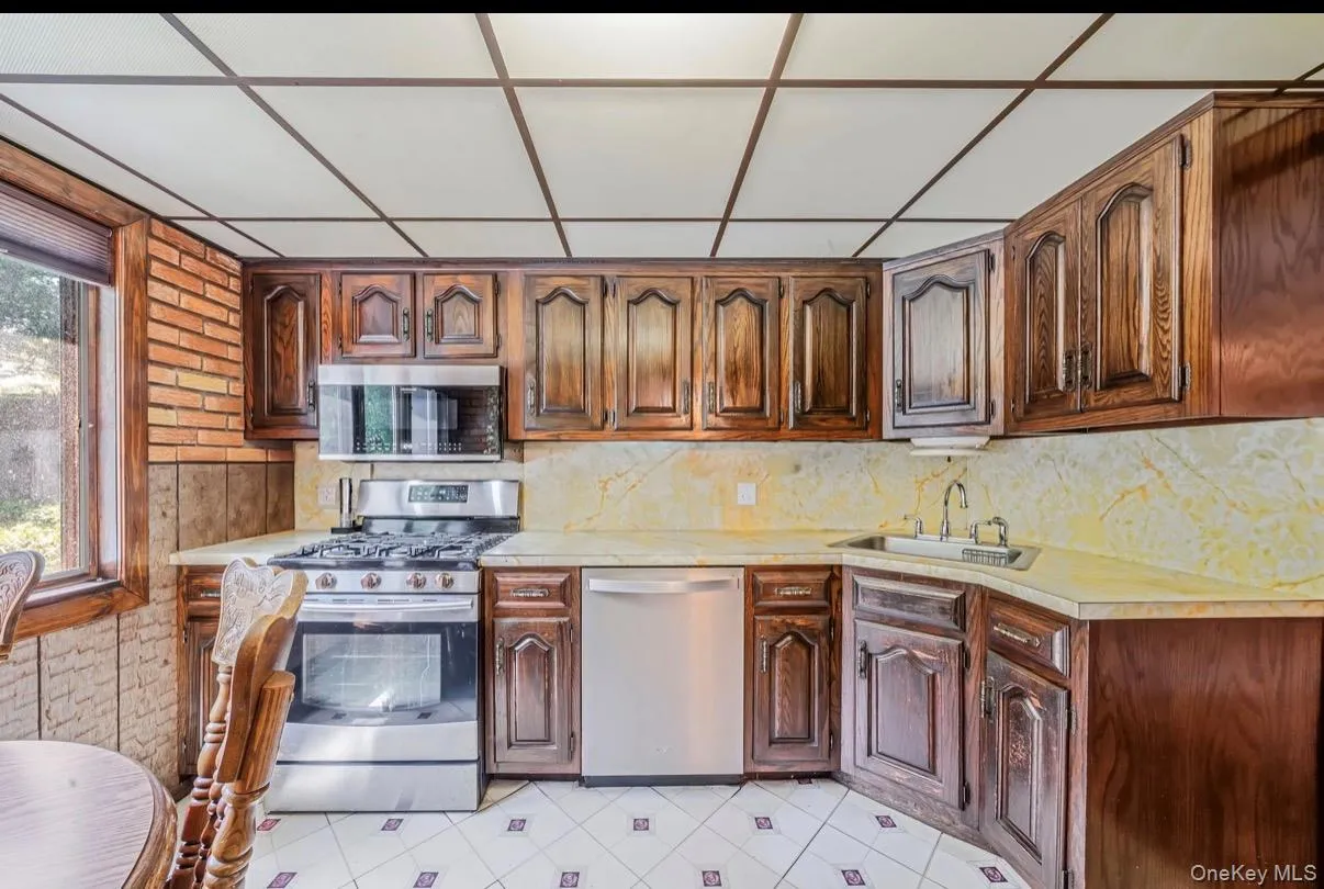 26 Harvard Lane, Smithtown, NY, 3 Bedrooms Bedrooms, 7 Rooms Rooms,1 BathroomBathrooms,Residential,For Rent,Harvard,0,1022339 26 Harvard Lane, Smithtown, NY, 3 Bedrooms Bedrooms, 7 Rooms Rooms,1 BathroomBathrooms,Residential,For Rent,Harvard,0,1022339