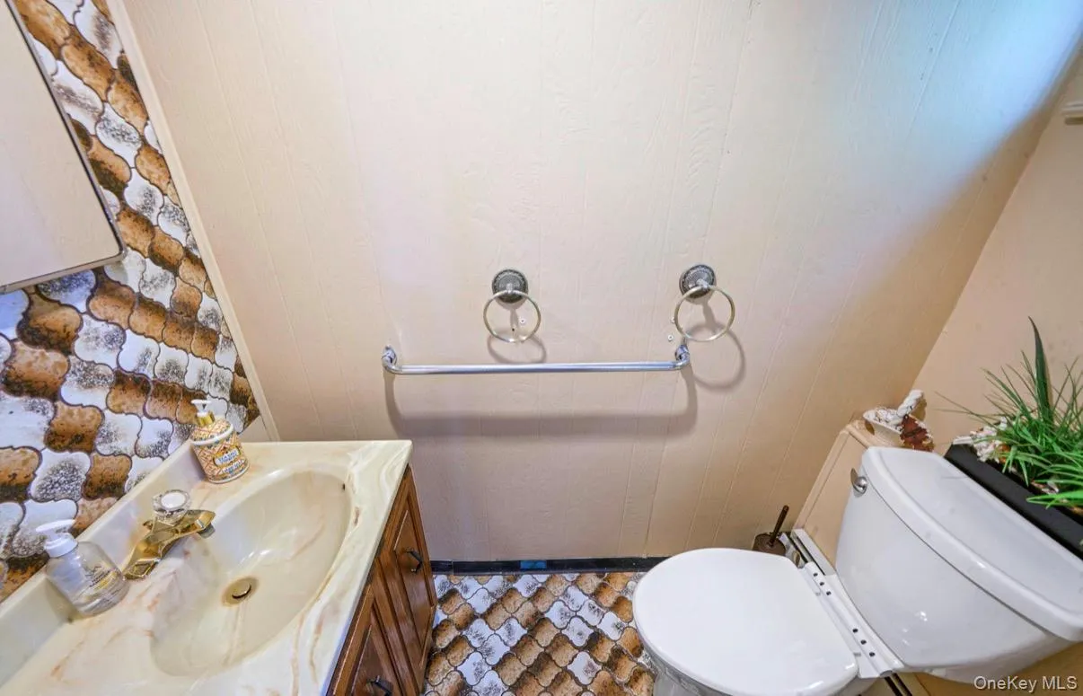 26 Harvard Lane, Smithtown, NY, 3 Bedrooms Bedrooms, 7 Rooms Rooms,1 BathroomBathrooms,Residential,For Rent,Harvard,0,1022339 26 Harvard Lane, Smithtown, NY, 3 Bedrooms Bedrooms, 7 Rooms Rooms,1 BathroomBathrooms,Residential,For Rent,Harvard,0,1022339