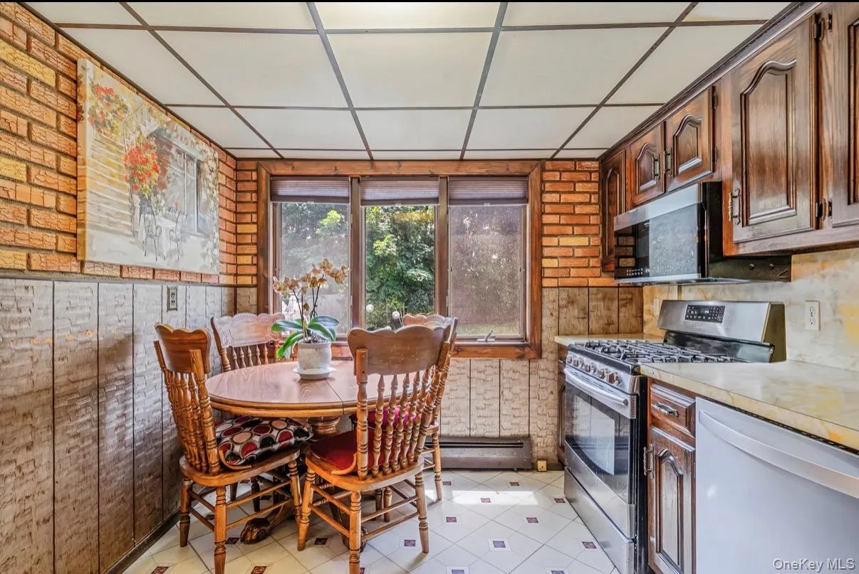 26 Harvard Lane, Smithtown, NY, 3 Bedrooms Bedrooms, 7 Rooms Rooms,1 BathroomBathrooms,Residential,For Rent,Harvard,0,1022339 26 Harvard Lane, Smithtown, NY, 3 Bedrooms Bedrooms, 7 Rooms Rooms,1 BathroomBathrooms,Residential,For Rent,Harvard,0,1022339