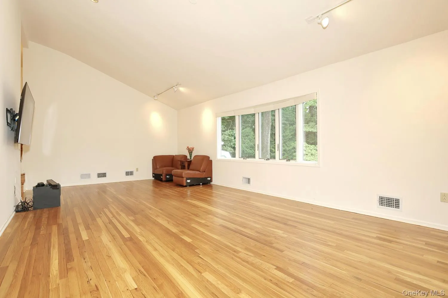 32 Newport Avenue, Orangetown, NY, 4 Bedrooms Bedrooms, 8 Rooms Rooms,2 BathroomsBathrooms,Residential,For Rent,Newport,0,1022343 32 Newport Avenue, Orangetown, NY, 4 Bedrooms Bedrooms, 8 Rooms Rooms,2 BathroomsBathrooms,Residential,For Rent,Newport,0,1022343
