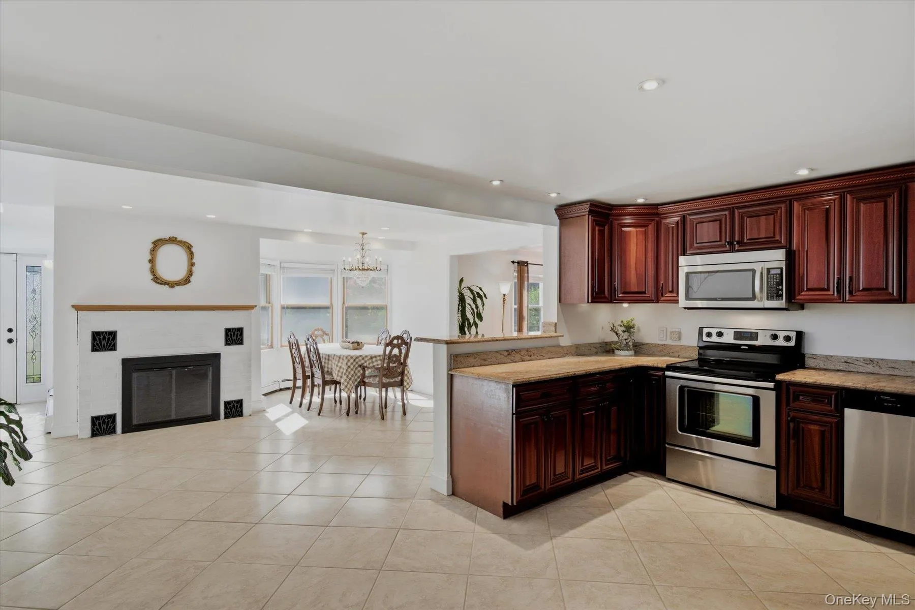 Very open floor plan. This home flows nicely for every kind of entertaining. Very open floor plan. This home flows nicely for every kind of entertaining.