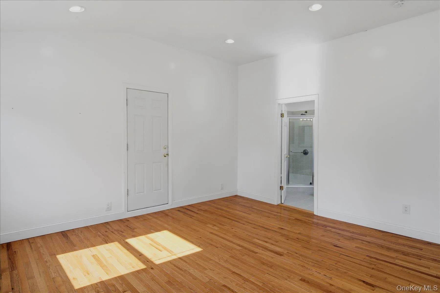 3rd bedroom (2nd floor) 3rd bedroom (2nd floor)