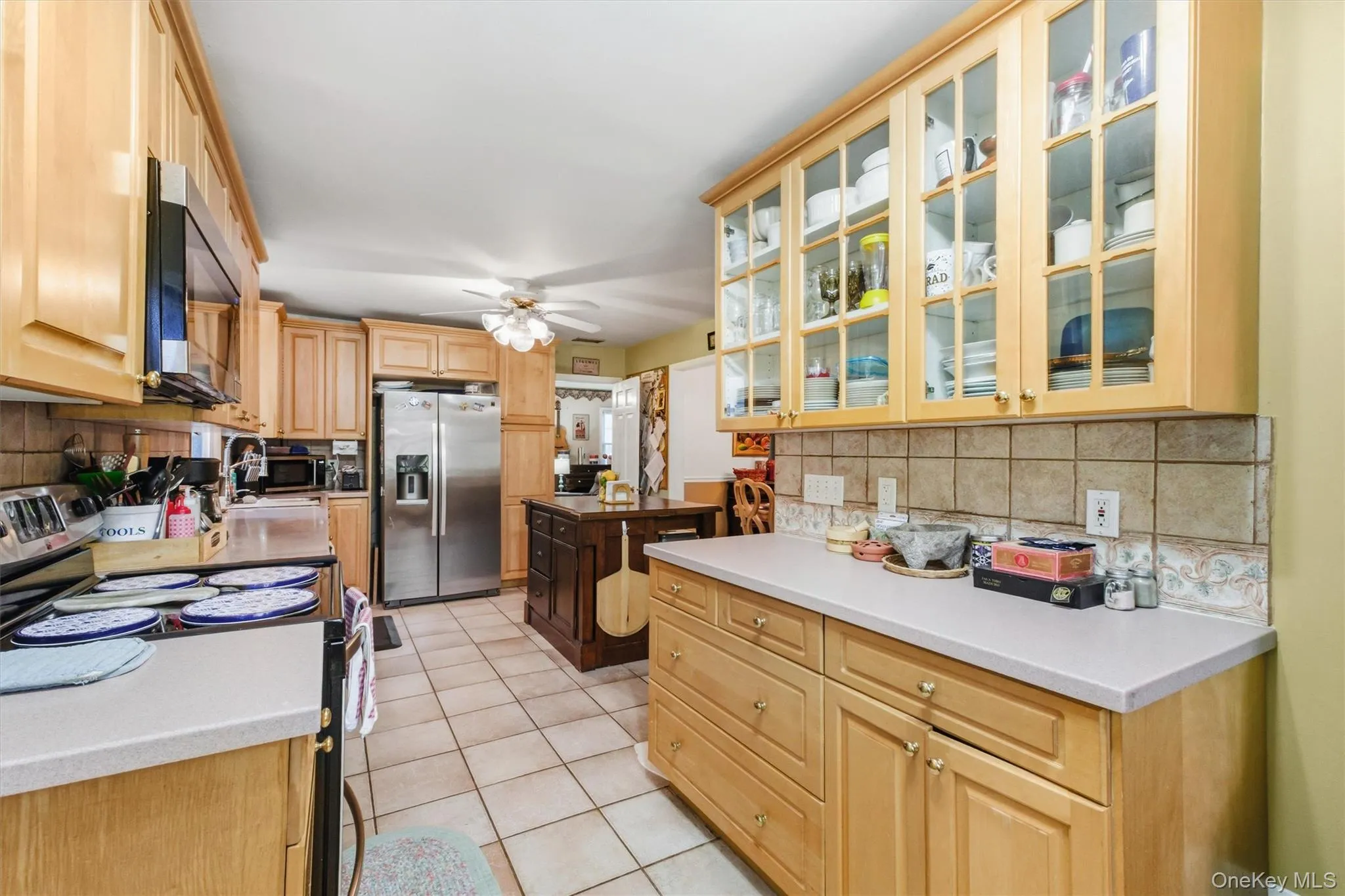 Kitchen w/ island Kitchen w/ island