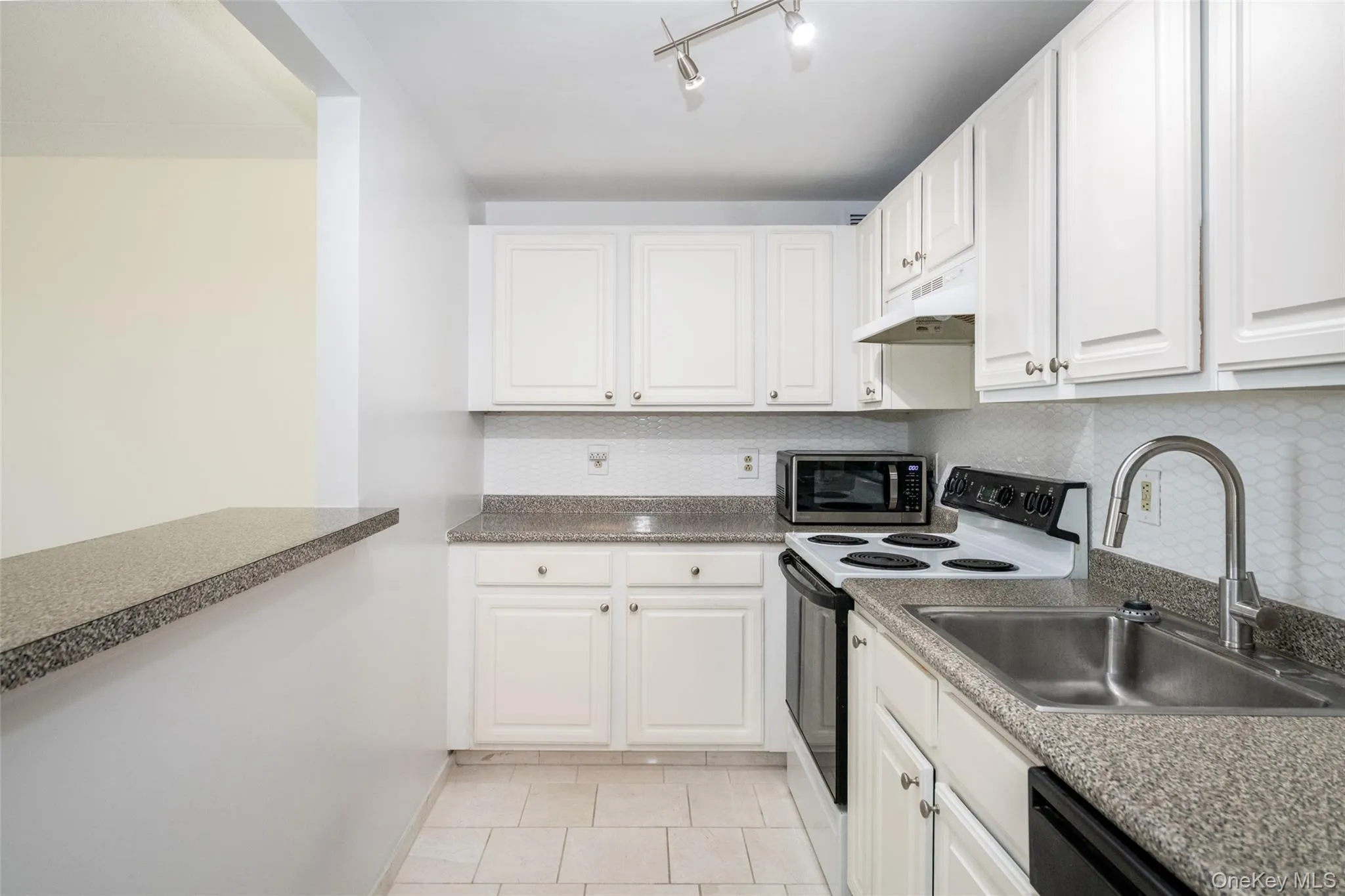123 Mamaroneck Avenue, Mamaroneck, NY, 2 Bedrooms Bedrooms, 4 Rooms Rooms,2 BathroomsBathrooms,Residential Lease,For Rent,Mamaroneck,0,1022359 123 Mamaroneck Avenue, Mamaroneck, NY, 2 Bedrooms Bedrooms, 4 Rooms Rooms,2 BathroomsBathrooms,Residential Lease,For Rent,Mamaroneck,0,1022359