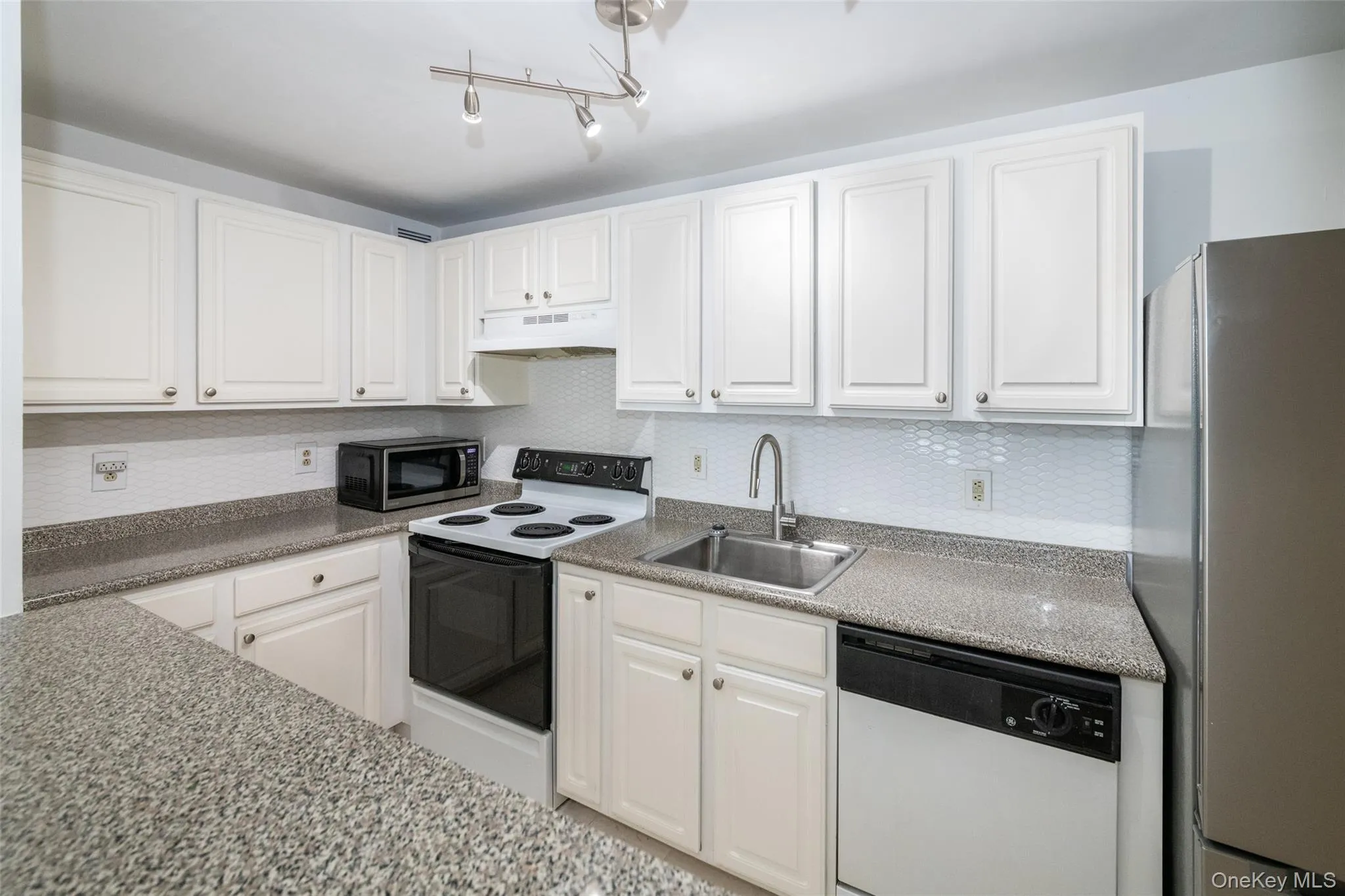 123 Mamaroneck Avenue, Mamaroneck, NY, 2 Bedrooms Bedrooms, 4 Rooms Rooms,2 BathroomsBathrooms,Residential Lease,For Rent,Mamaroneck,0,1022359 123 Mamaroneck Avenue, Mamaroneck, NY, 2 Bedrooms Bedrooms, 4 Rooms Rooms,2 BathroomsBathrooms,Residential Lease,For Rent,Mamaroneck,0,1022359