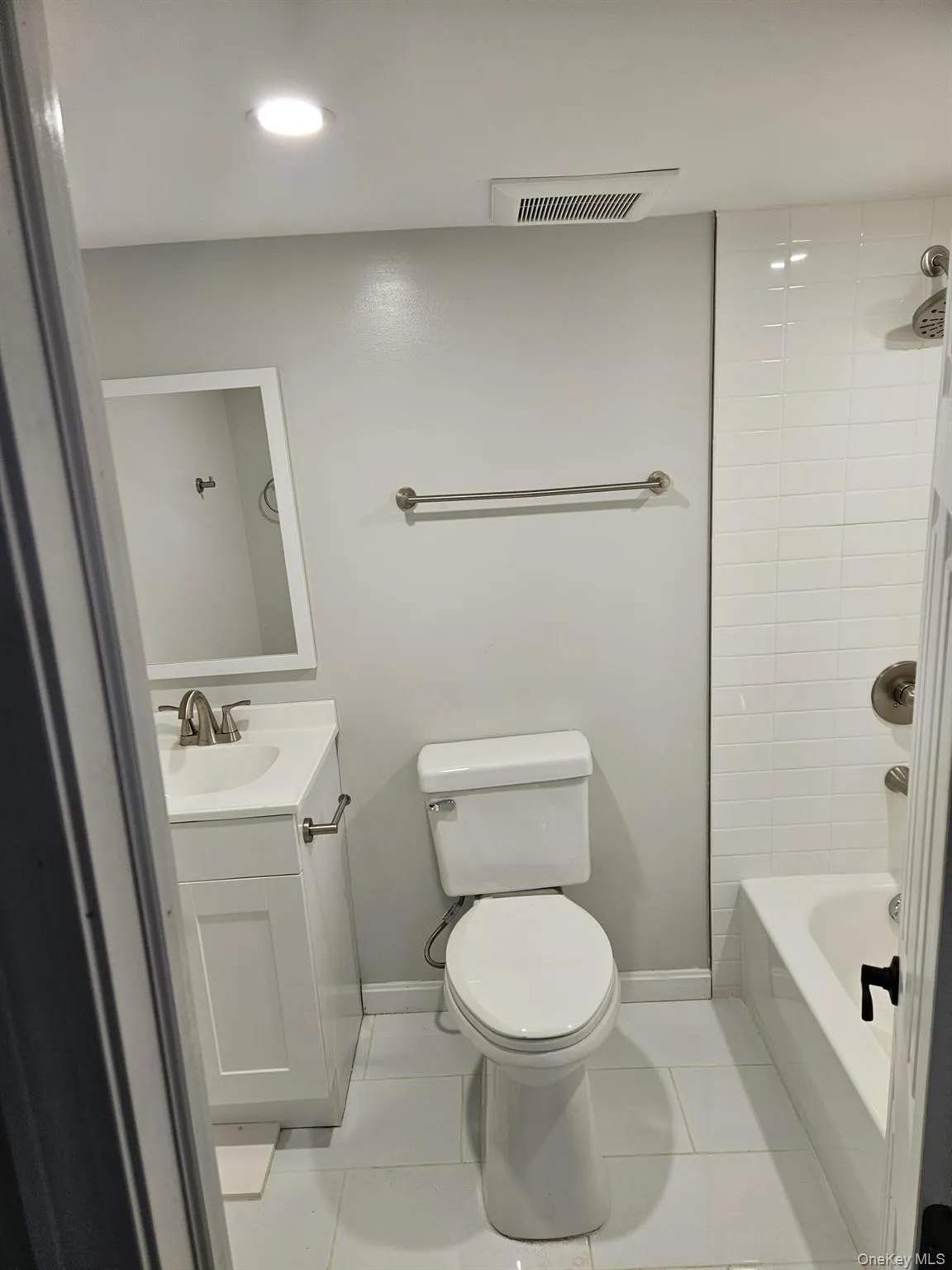 19 Dykes Park Road, Clarkstown, NY, 1 Bedroom Bedrooms, 3 Rooms Rooms,2 BathroomsBathrooms,Residential,For Rent,Dykes Park,0,1022363 19 Dykes Park Road, Clarkstown, NY, 1 Bedroom Bedrooms, 3 Rooms Rooms,2 BathroomsBathrooms,Residential,For Rent,Dykes Park,0,1022363