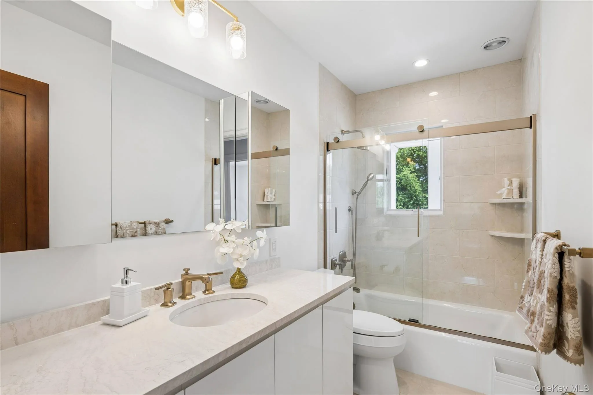25 Voorhis Drive, Oyster Bay, NY, 4 Bedrooms Bedrooms, 11 Rooms Rooms,3 BathroomsBathrooms,Residential,For Rent,Voorhis,0,1022367 25 Voorhis Drive, Oyster Bay, NY, 4 Bedrooms Bedrooms, 11 Rooms Rooms,3 BathroomsBathrooms,Residential,For Rent,Voorhis,0,1022367