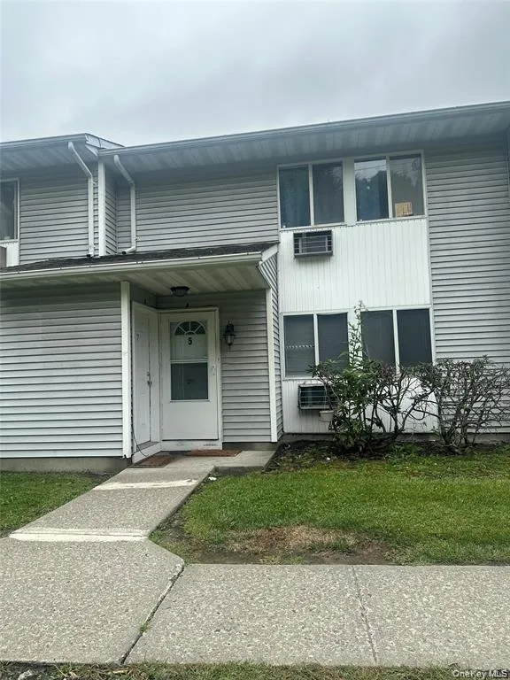 5 Ruth Court, Middletown, NY, 1 Bedroom Bedrooms, 4 Rooms Rooms,1 BathroomBathrooms,Residential Lease,For Rent,Ruth,0,1022389 5 Ruth Court, Middletown, NY, 1 Bedroom Bedrooms, 4 Rooms Rooms,1 BathroomBathrooms,Residential Lease,For Rent,Ruth,0,1022389