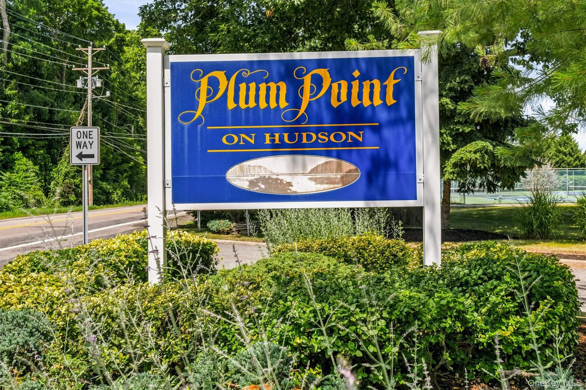 Entrance sign for the Plum Point on Hudson community, showcasing the well-maintained neighborhood and nearby community amenities. Entrance sign for the Plum Point on Hudson community, showcasing the well-maintained neighborhood and nearby community amenities.