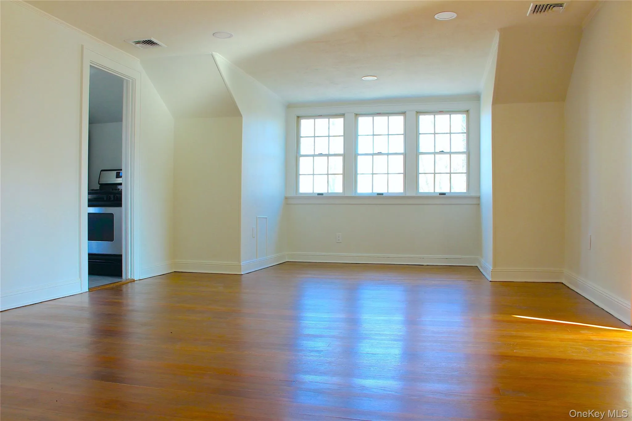 66 Scudder Place, Huntington, NY, 1 Bedroom Bedrooms, 3 Rooms Rooms,1 BathroomBathrooms,Residential Lease,For Rent,Scudder,0,1022398 66 Scudder Place, Huntington, NY, 1 Bedroom Bedrooms, 3 Rooms Rooms,1 BathroomBathrooms,Residential Lease,For Rent,Scudder,0,1022398