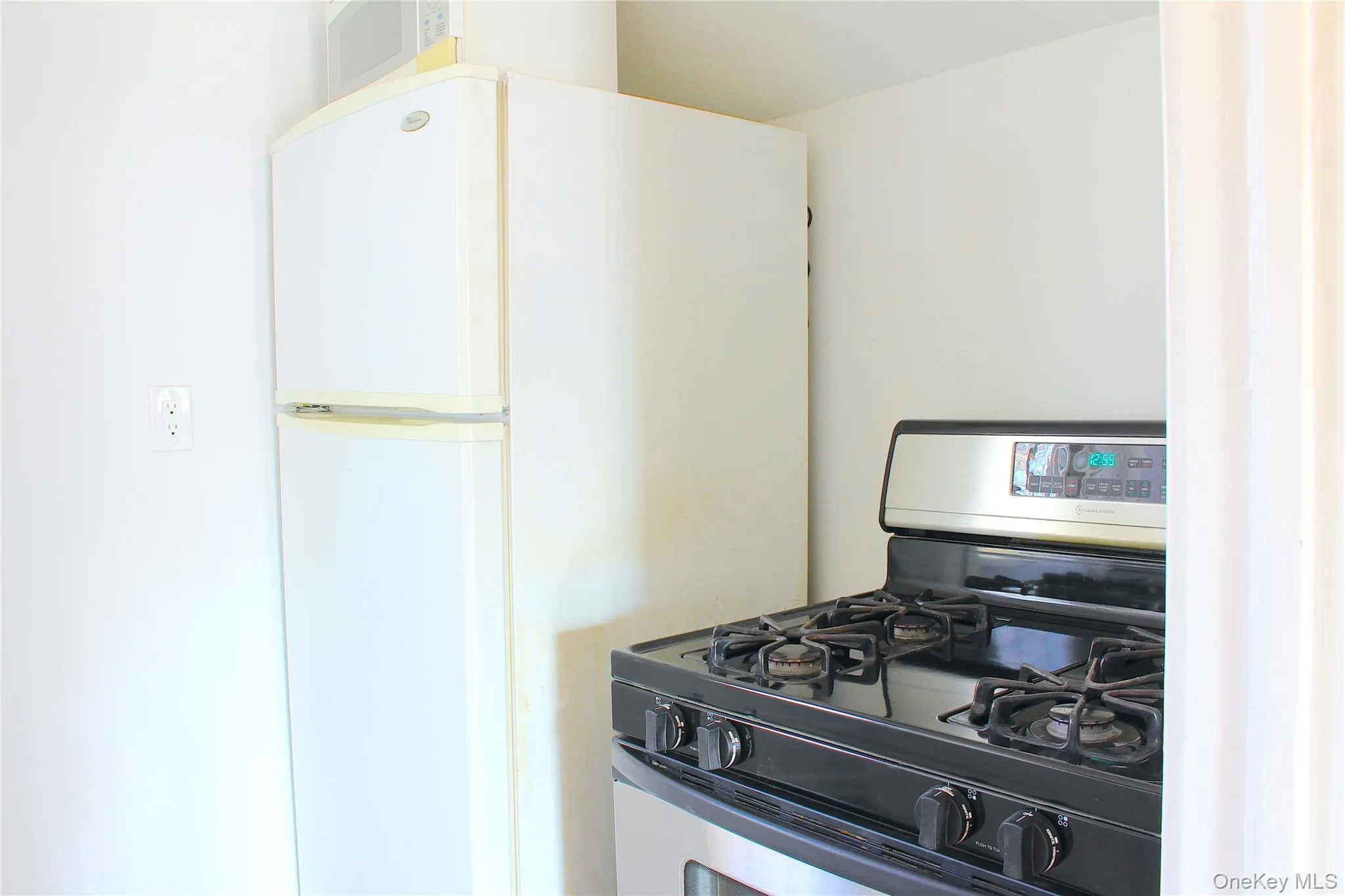 66 Scudder Place, Huntington, NY, 1 Bedroom Bedrooms, 3 Rooms Rooms,1 BathroomBathrooms,Residential Lease,For Rent,Scudder,0,1022398 66 Scudder Place, Huntington, NY, 1 Bedroom Bedrooms, 3 Rooms Rooms,1 BathroomBathrooms,Residential Lease,For Rent,Scudder,0,1022398