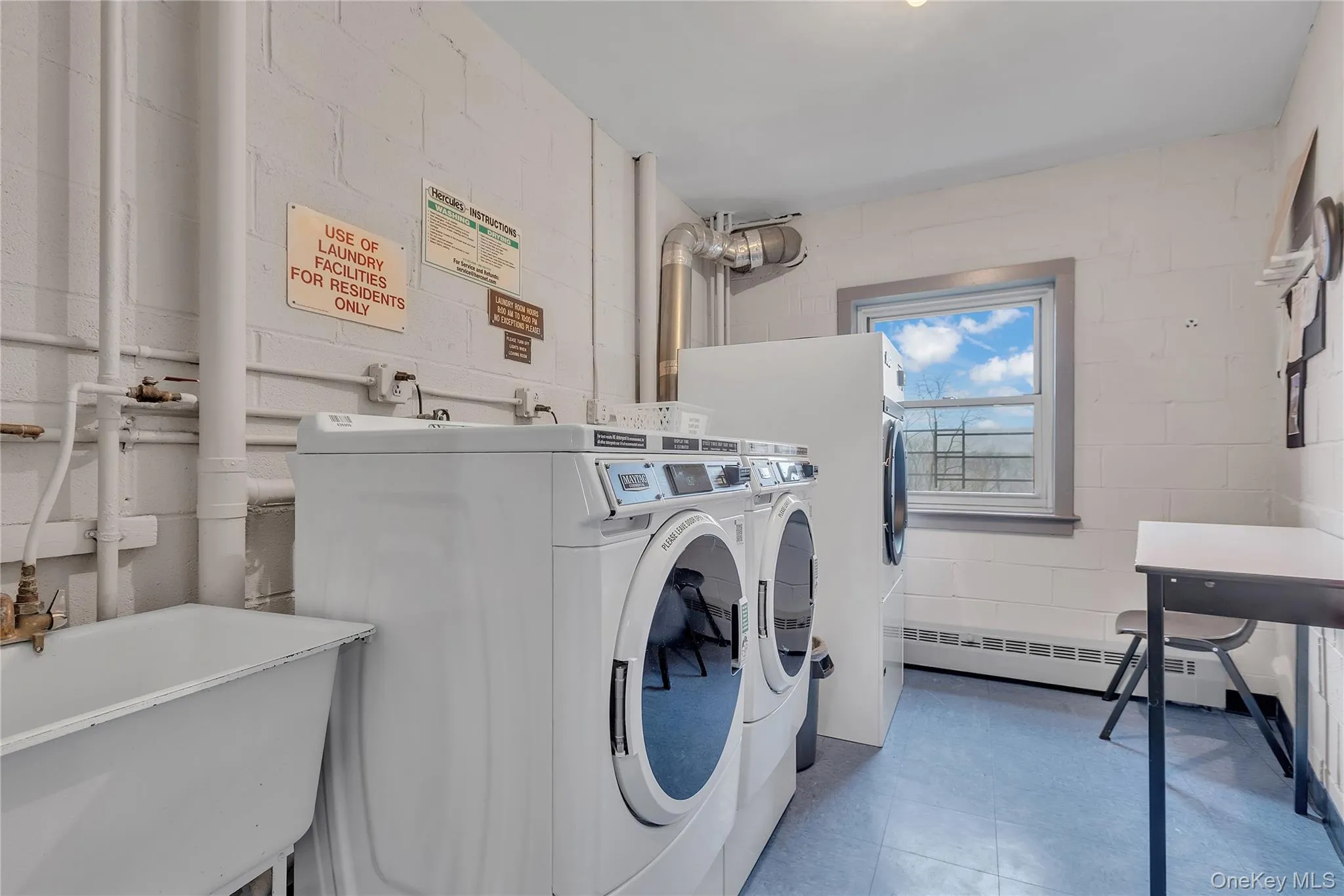 1 Lakeview Drive, Peekskill, NY, 1 Bedroom Bedrooms, 3 Rooms Rooms,1 BathroomBathrooms,Residential,For Rent,Lakeview,0,1022399 1 Lakeview Drive, Peekskill, NY, 1 Bedroom Bedrooms, 3 Rooms Rooms,1 BathroomBathrooms,Residential,For Rent,Lakeview,0,1022399