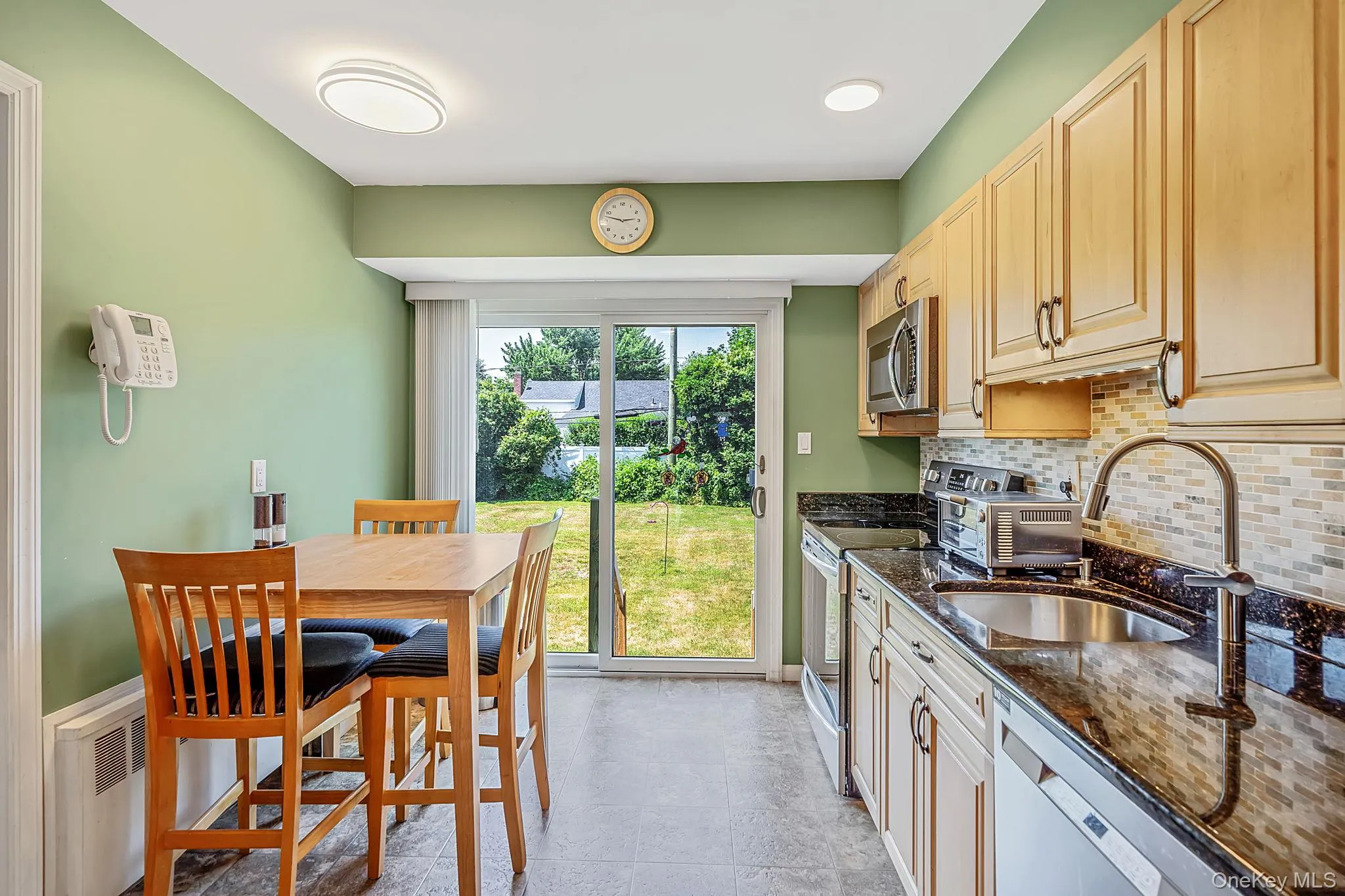 18 Brocton Lane, Smithtown, NY, 3 Bedrooms Bedrooms, 7 Rooms Rooms,1 BathroomBathrooms,Residential,For Rent,Brocton,0,1022415 18 Brocton Lane, Smithtown, NY, 3 Bedrooms Bedrooms, 7 Rooms Rooms,1 BathroomBathrooms,Residential,For Rent,Brocton,0,1022415