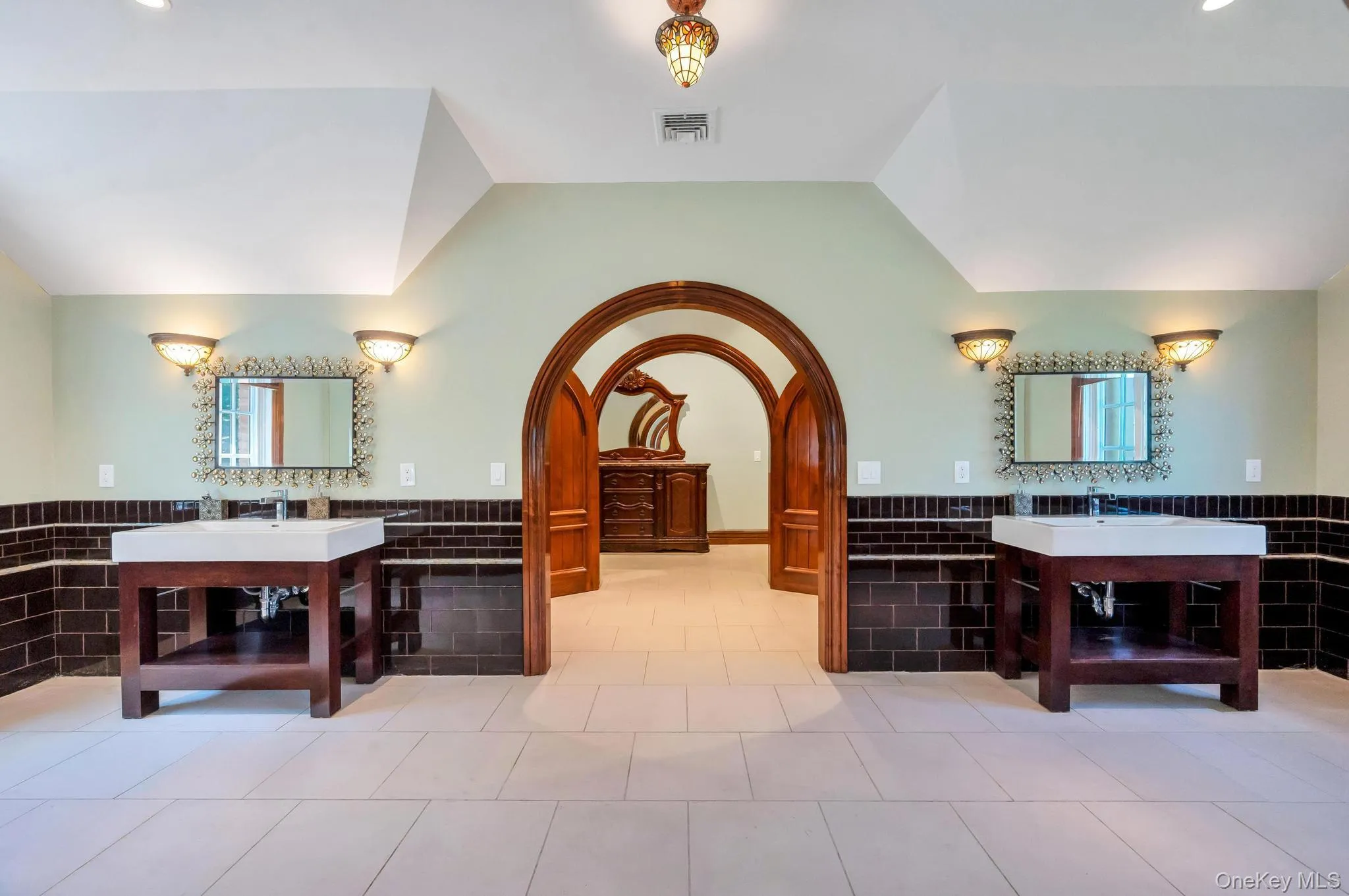 250 Oyster Bay Road, Oyster Bay, NY, 5 Bedrooms Bedrooms, 12 Rooms Rooms,6 BathroomsBathrooms,Residential,For Rent,Oyster Bay,0,1022418 250 Oyster Bay Road, Oyster Bay, NY, 5 Bedrooms Bedrooms, 12 Rooms Rooms,6 BathroomsBathrooms,Residential,For Rent,Oyster Bay,0,1022418