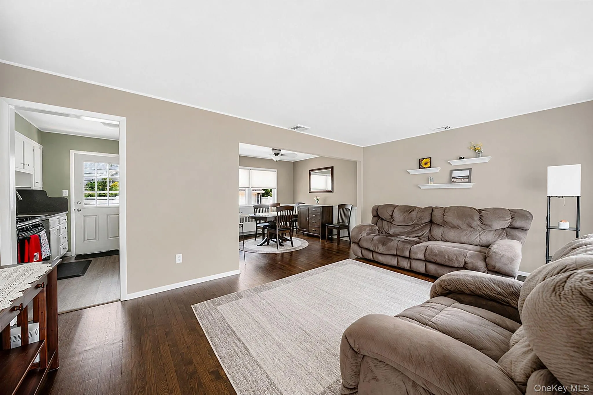 200 Whelan Place, Oyster Bay, NY, 3 Bedrooms Bedrooms, 7 Rooms Rooms,2 BathroomsBathrooms,Residential,For Rent,Whelan,0,1022444 200 Whelan Place, Oyster Bay, NY, 3 Bedrooms Bedrooms, 7 Rooms Rooms,2 BathroomsBathrooms,Residential,For Rent,Whelan,0,1022444