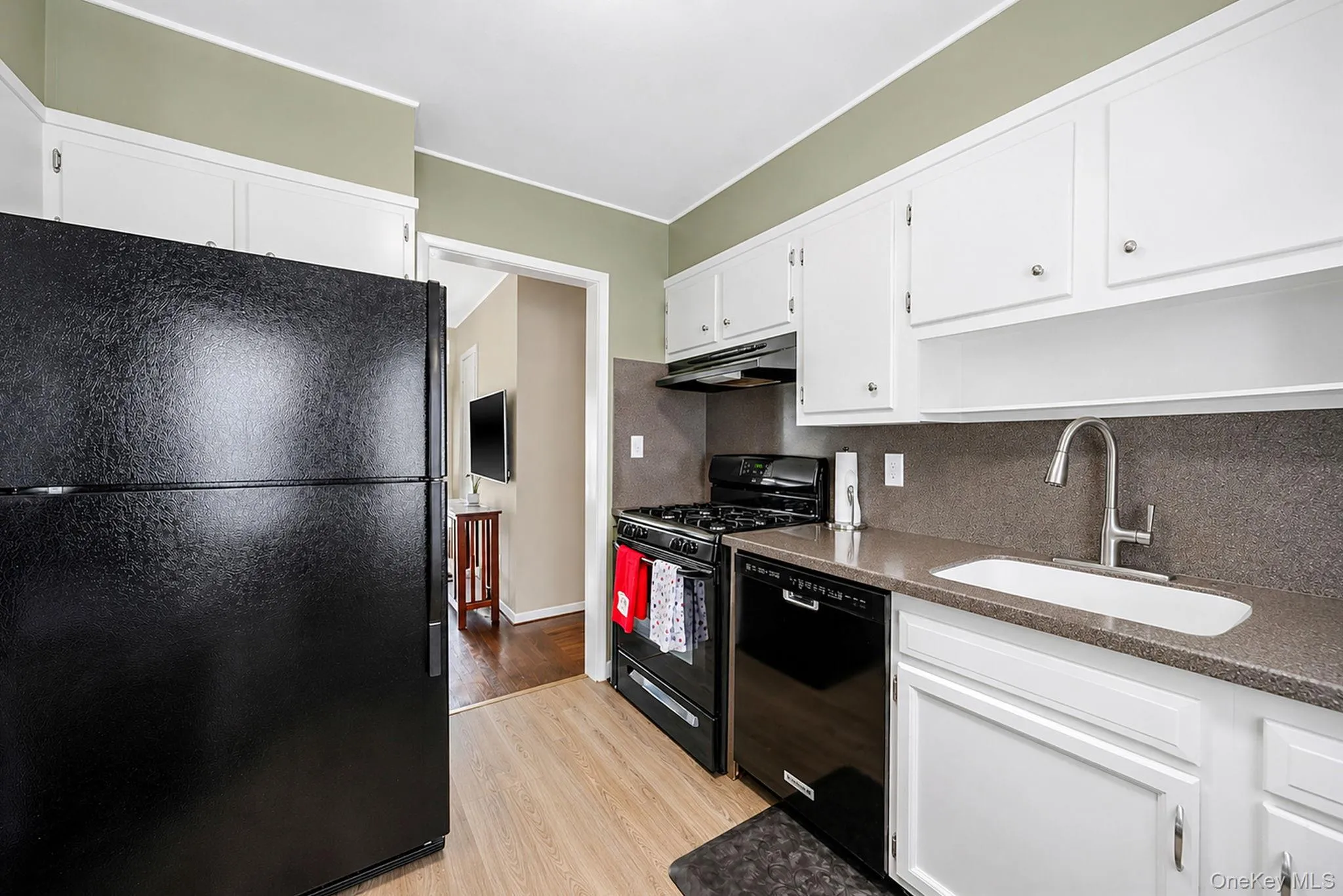 200 Whelan Place, Oyster Bay, NY, 3 Bedrooms Bedrooms, 7 Rooms Rooms,2 BathroomsBathrooms,Residential,For Rent,Whelan,0,1022444 200 Whelan Place, Oyster Bay, NY, 3 Bedrooms Bedrooms, 7 Rooms Rooms,2 BathroomsBathrooms,Residential,For Rent,Whelan,0,1022444
