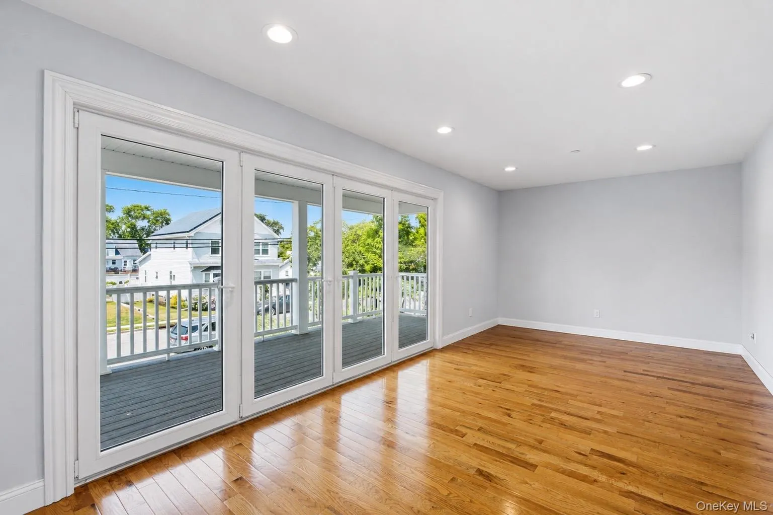 with Balcony with Balcony